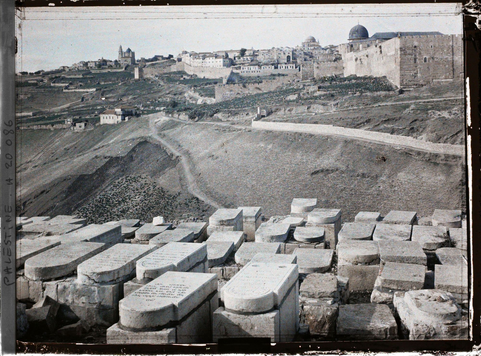 Image représentant Vue prise depuis le cimetière juif sur le mont des Oliviers