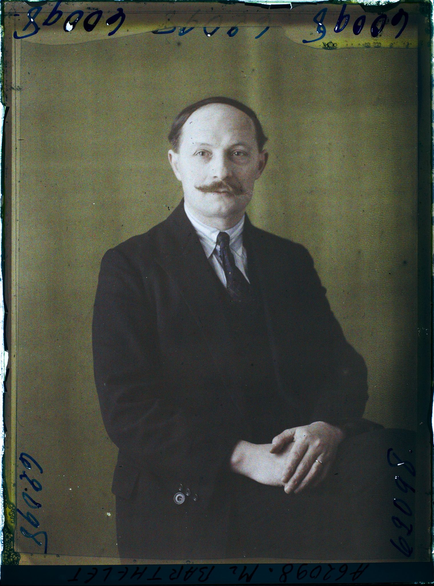 Image représentant https://musee-albert-kahn.s-museum.fr/home/NWQ2OTAwYzNmYjZlZTk1ZWQwODJmMjY4L2dlbmVyaWMtbm90aWNlLXRhYi9hdXRob3JpdHkvNjE3YTc5ZjVjZjhiODk2OGIzMzM3ZDIx/5d6900c3fb6ee95ed082f268/generic-notice-tab/authority/617a79ebcf8b8968b33367f5 Monsieur Barthelet