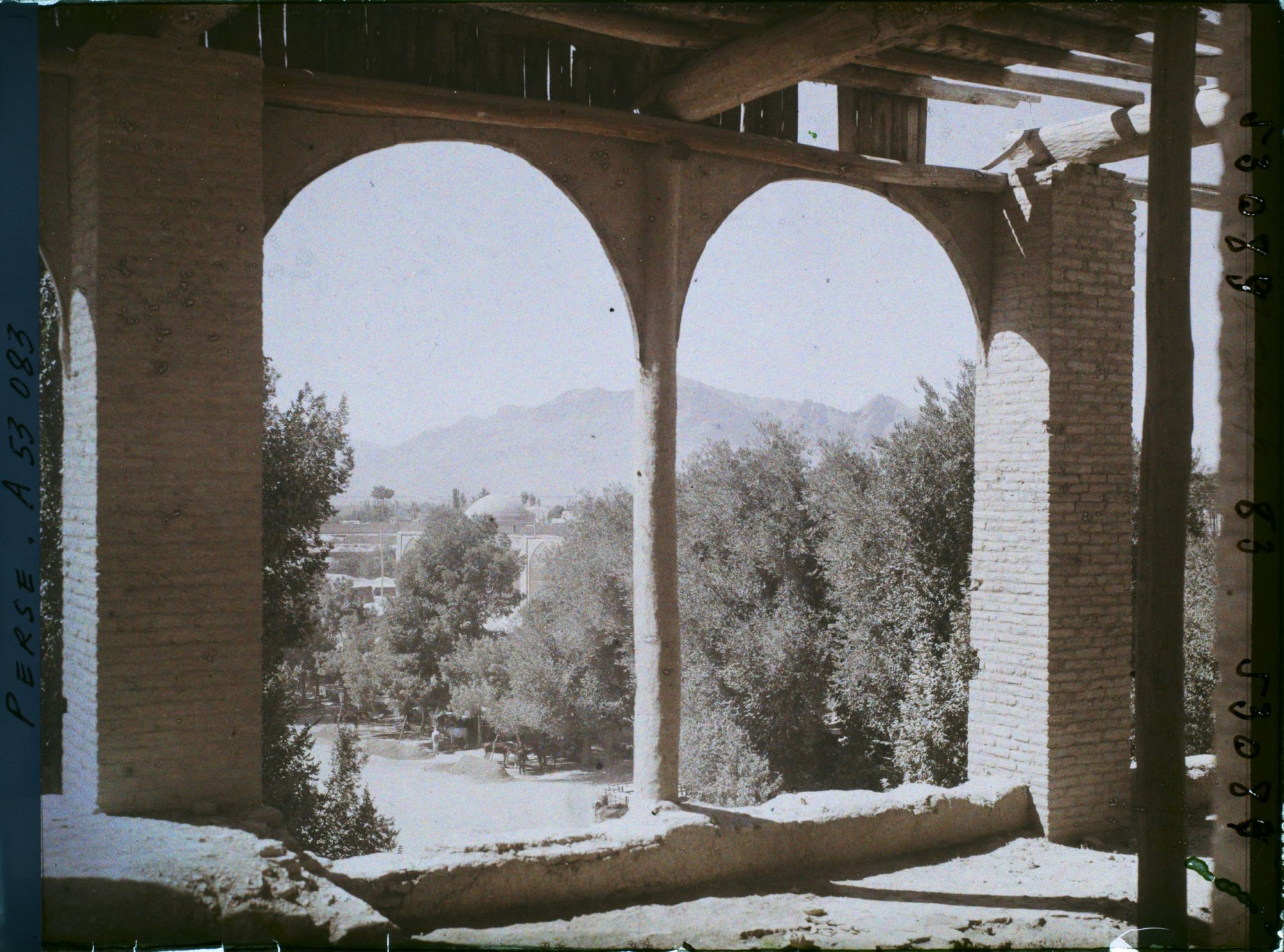 Image représentant Vue vers Djolfa (faubourg arménien d'Ispahan, vers le sud)