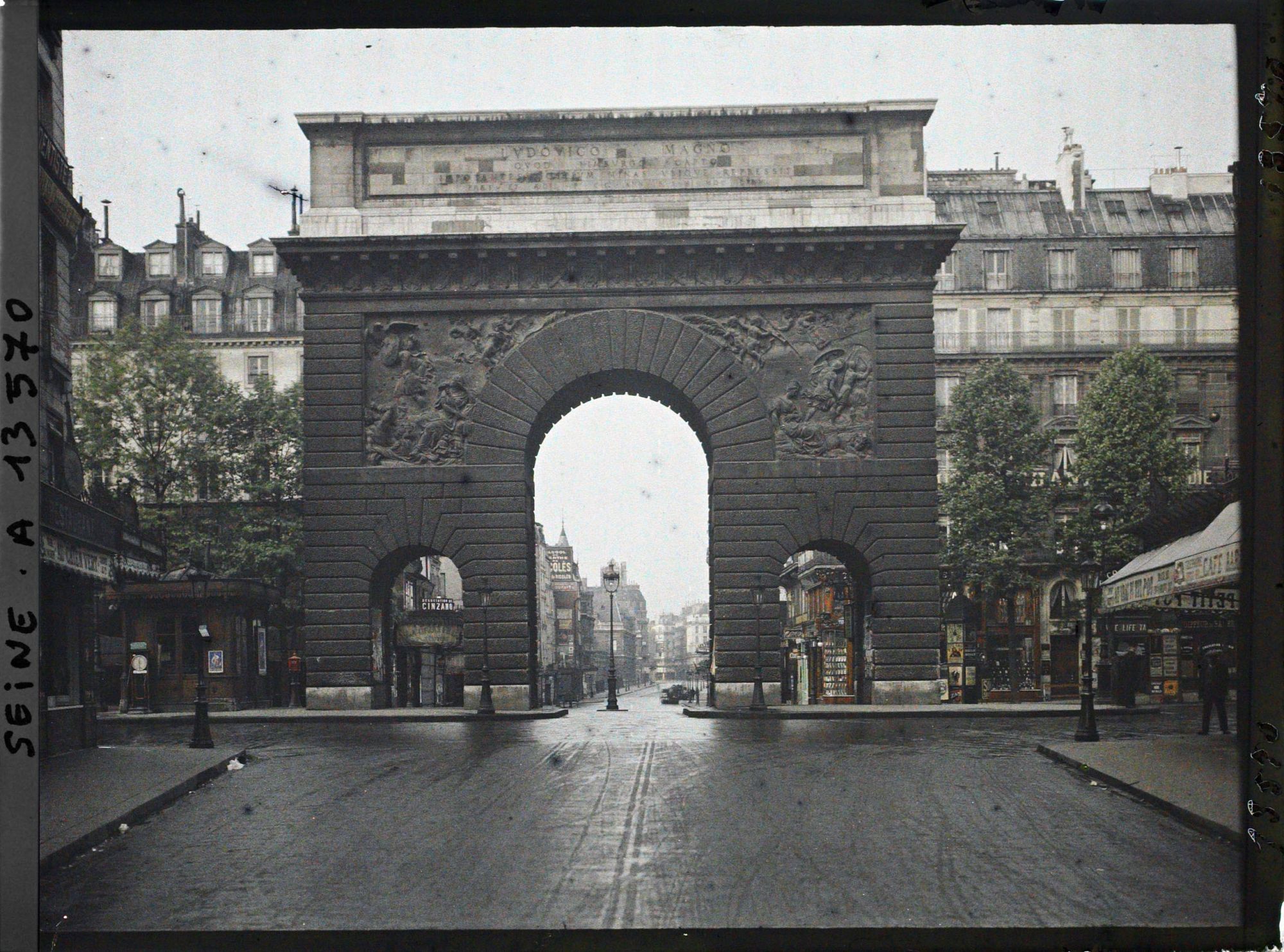 Image représentant La porte St-Martin, vue de la rue du Faubourg St-Martin