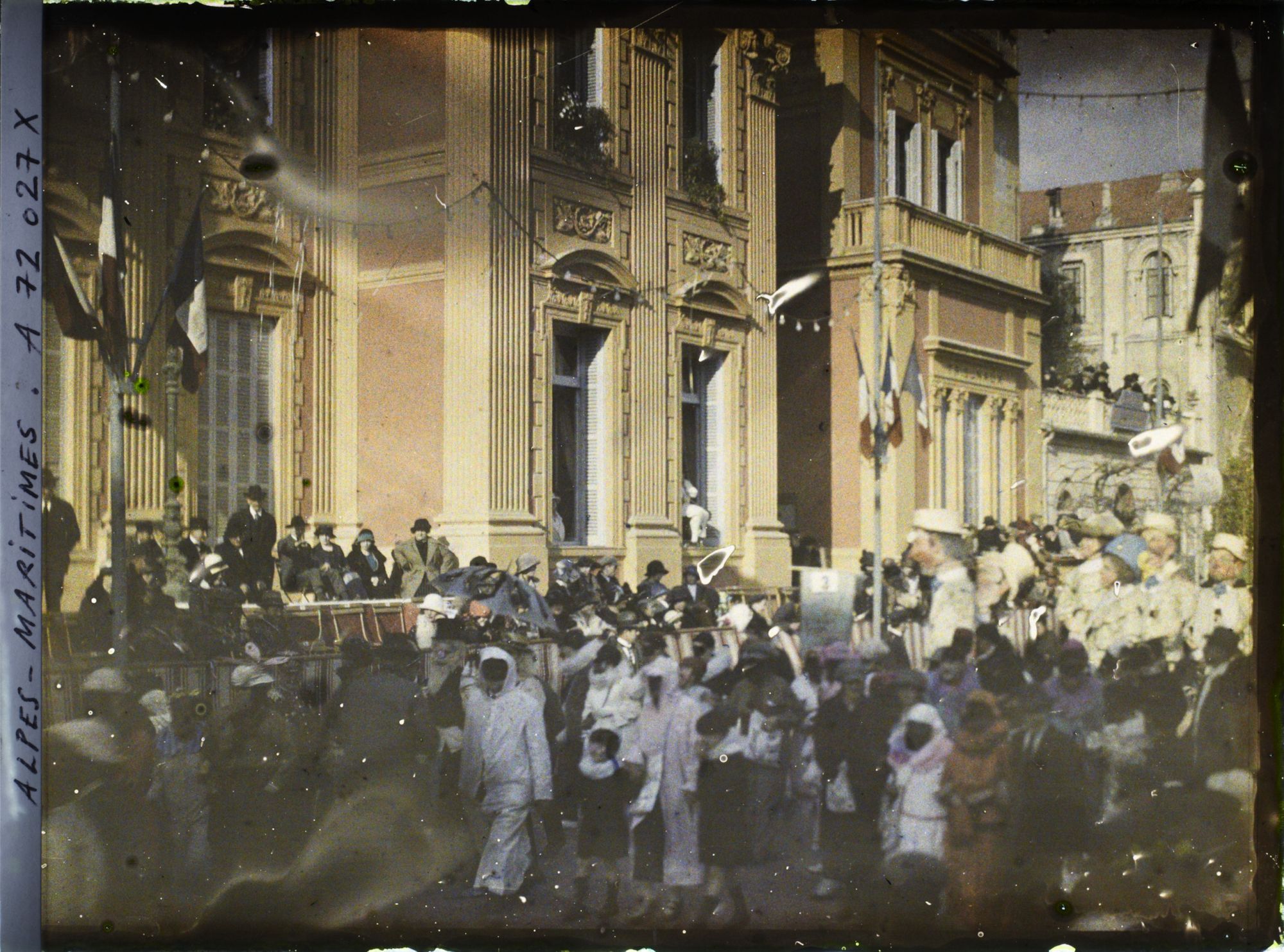 Image représentant Le public privilégié assistant au défilé du carnaval