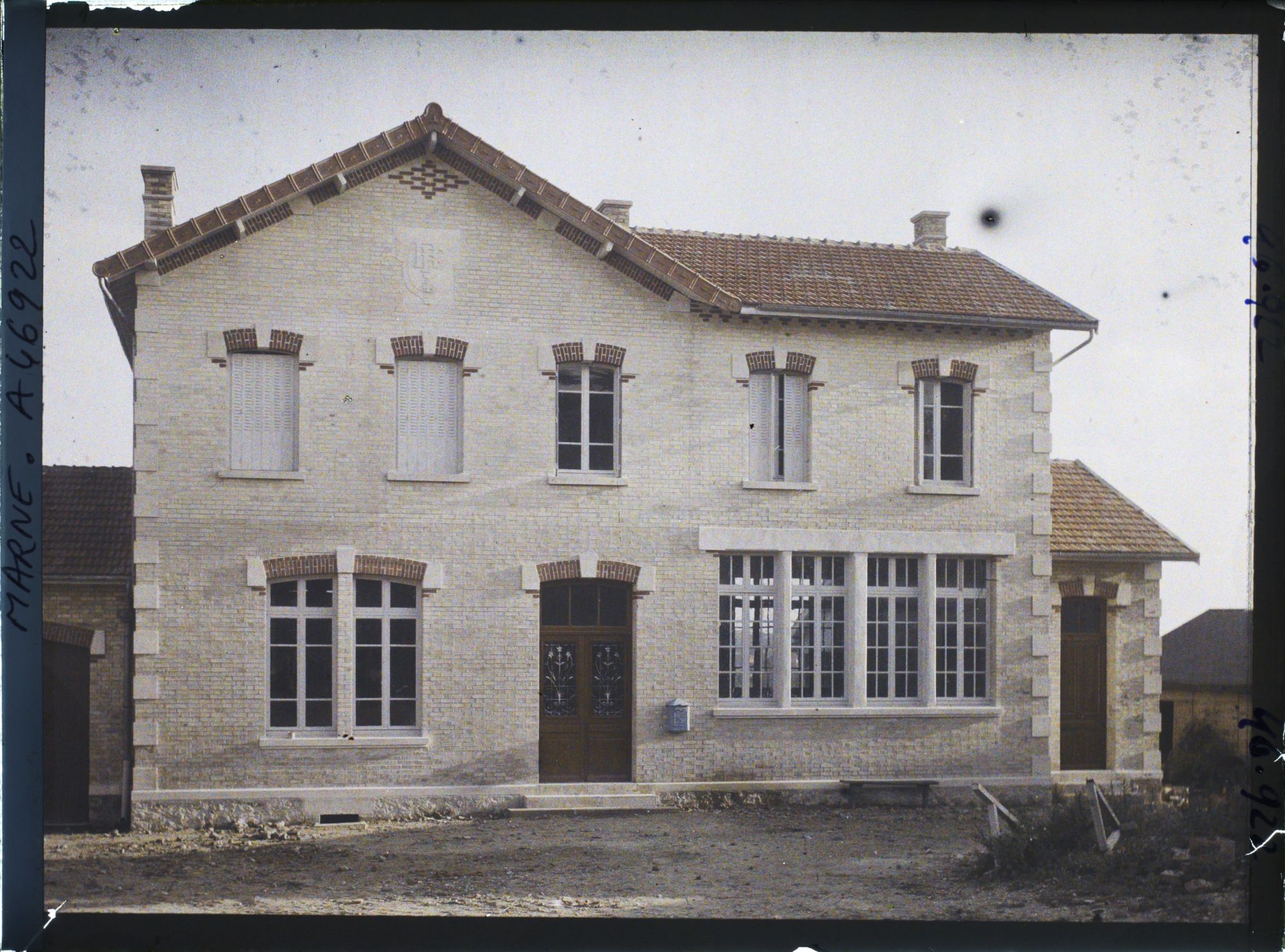 Image représentant France, St Thomas Marne (76 h), La Mairie et l'Ecole