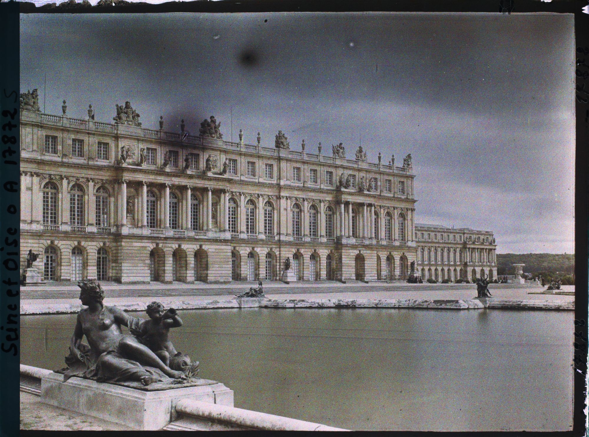 Image représentant France, Versailles, Le Palais de Versailles, Extérieur vu des jardins