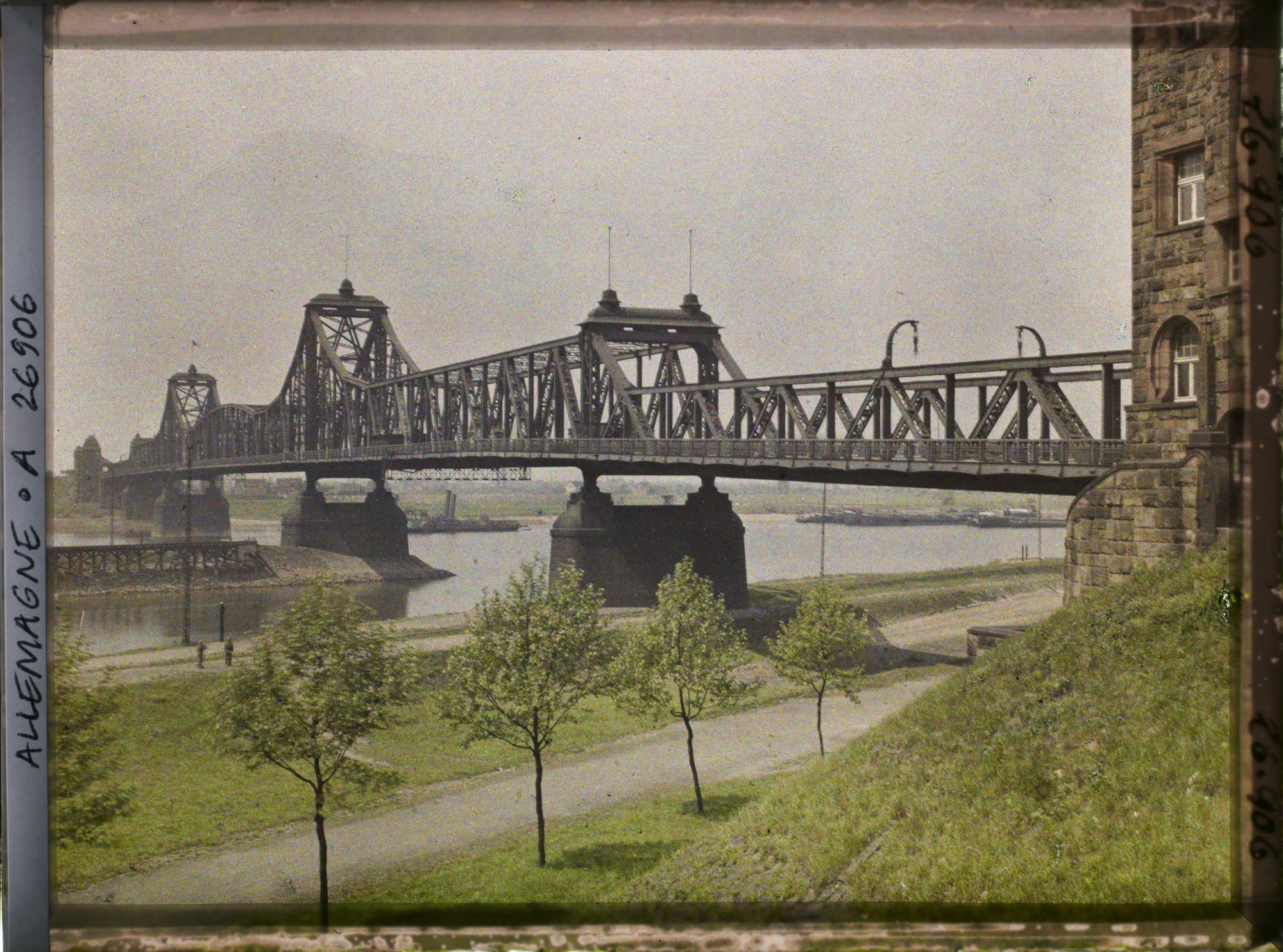 Image représentant Allemagne, Ruhrort, Occupation Française Vue d'ensemble du Grand Pont sur le Rhin