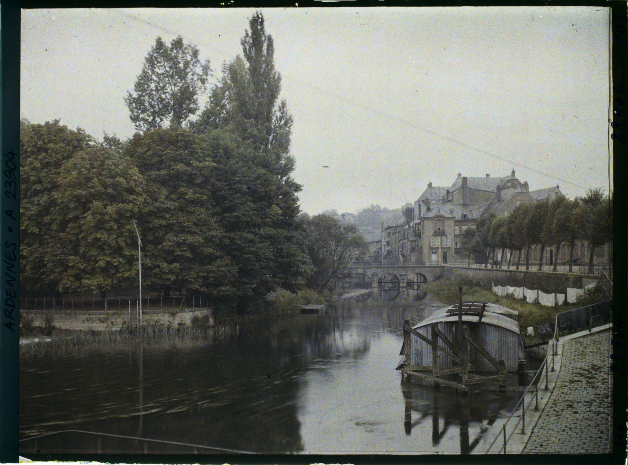 Image représentant Le pont enjambant la Meuse