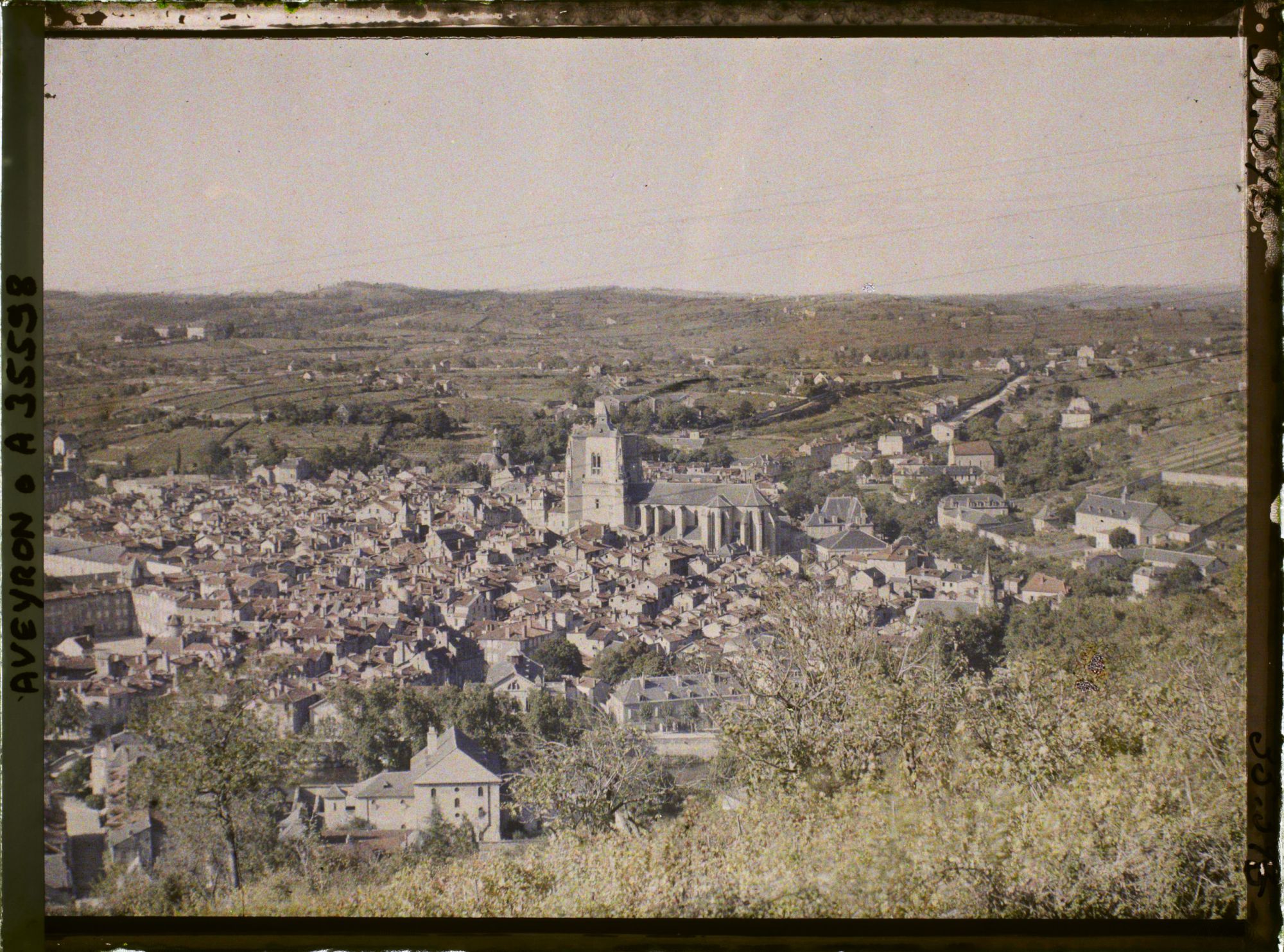 Image représentant Vue générale de la ville, prise de la route du Rieupeyroux (actuelle avenue Raymond Saint-Gilles)