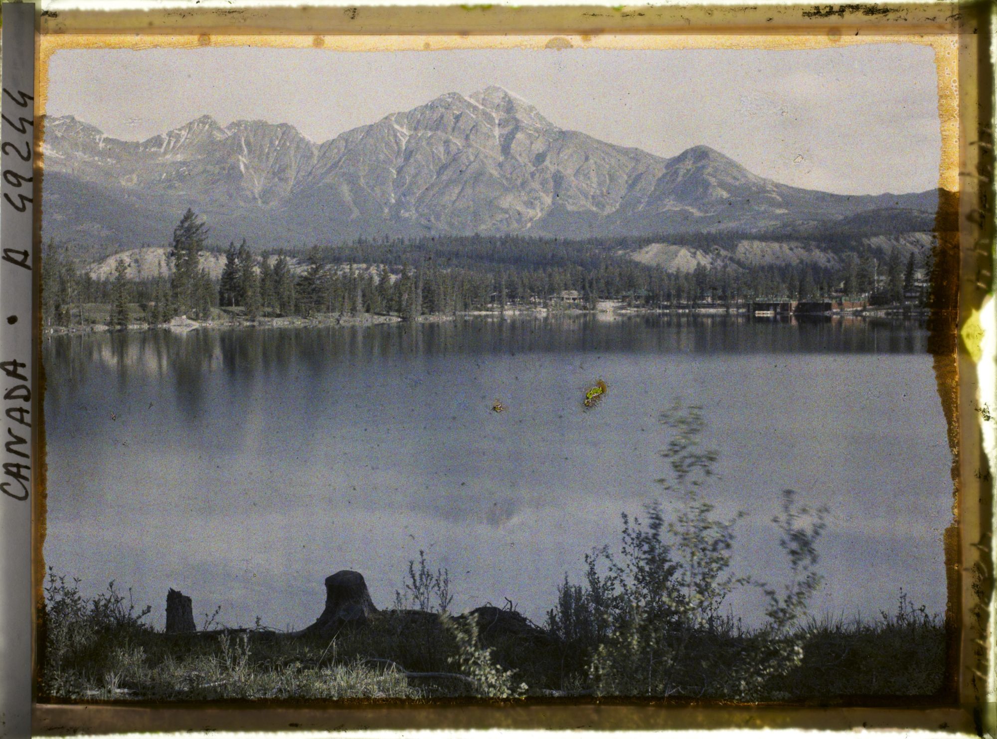 Image représentant Canada, Jasper- parc, Lac Beauvert et mont de la Pyramide