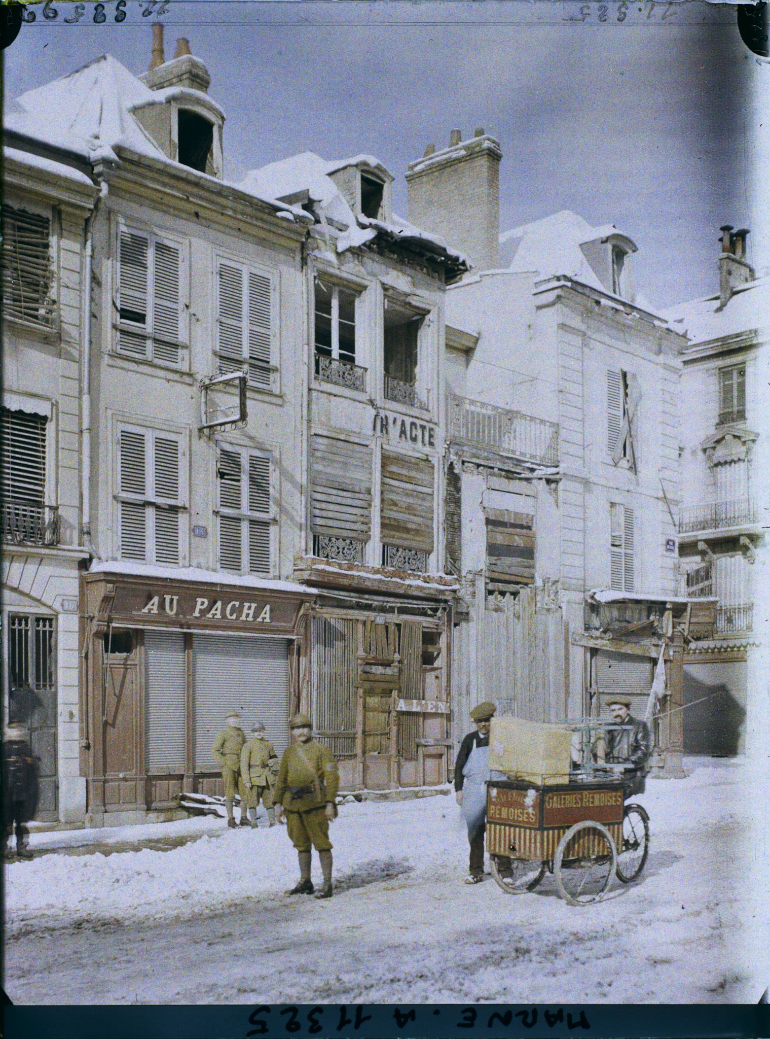 Image représentant Soldats et triporteur, rue de Vesle
