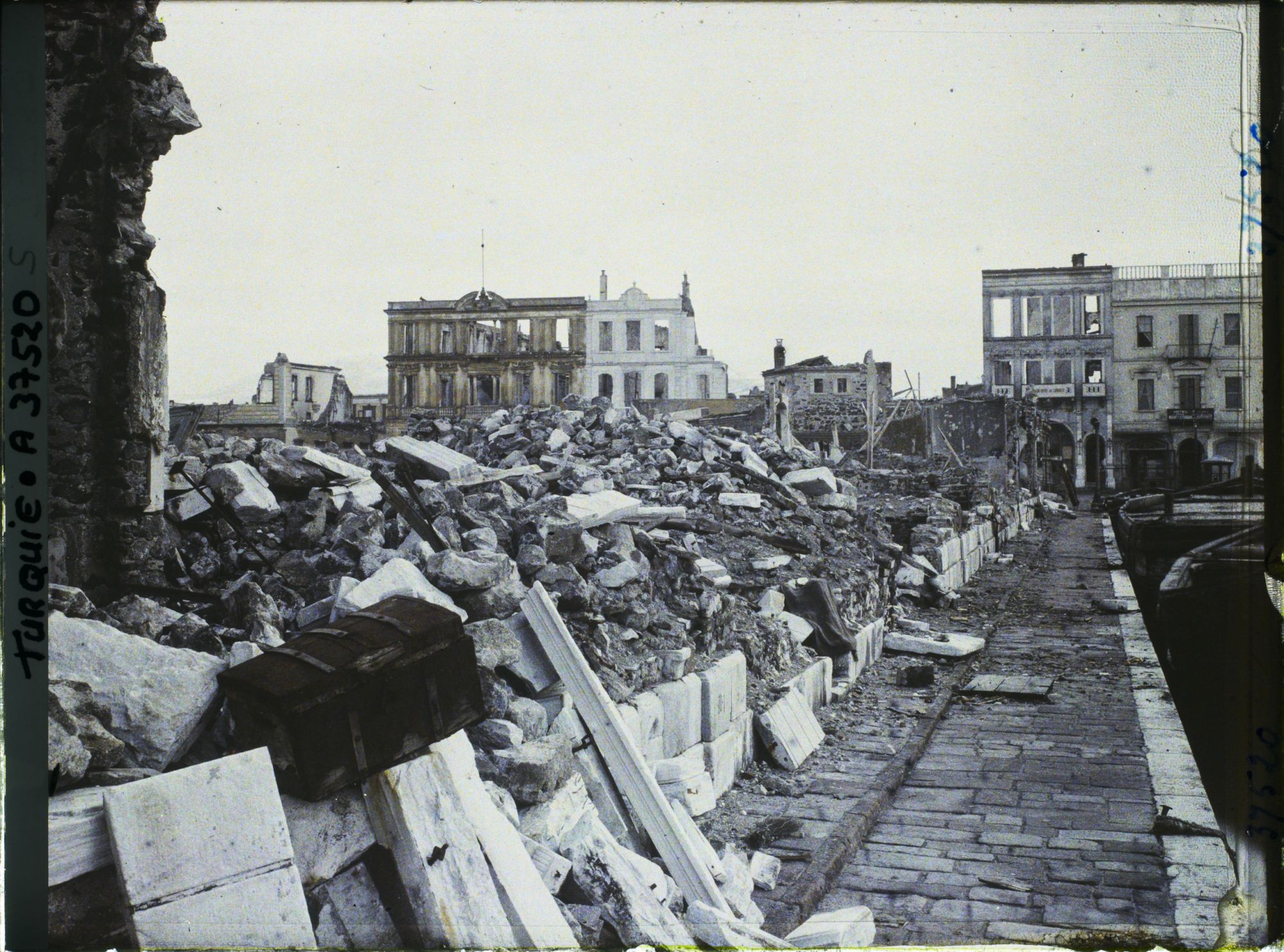 Image représentant Turquie, Smyrne, Les Quais de Smyrne - Ruines des Quais vues du petit môle