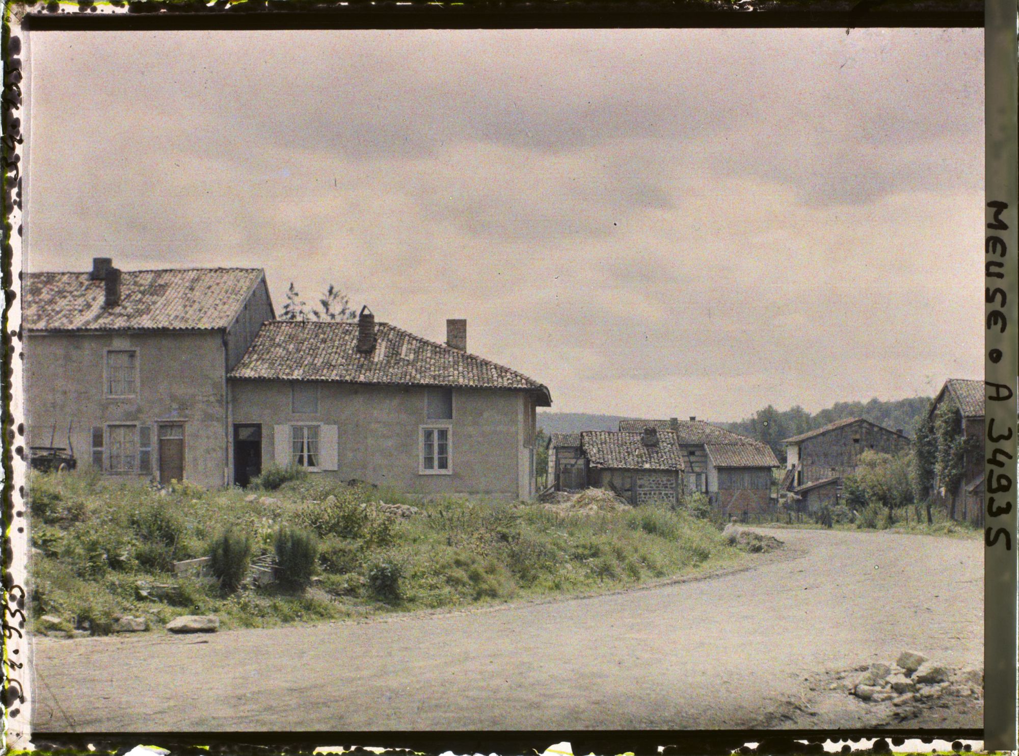Image représentant France, Le Neufour, Sortie de la route du Claon aux Islettes