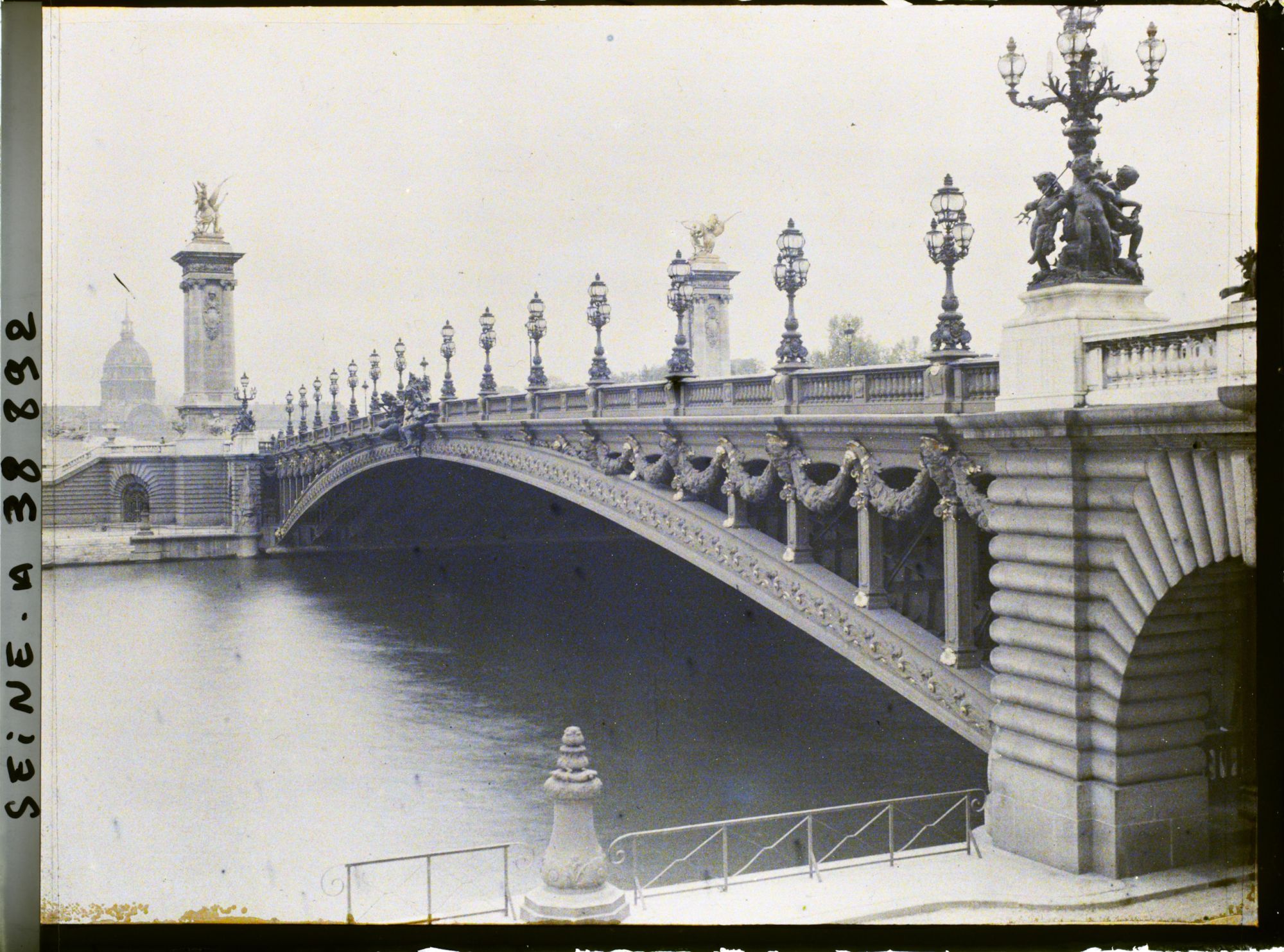 Image représentant Le pont Alexandre III et les Invalides