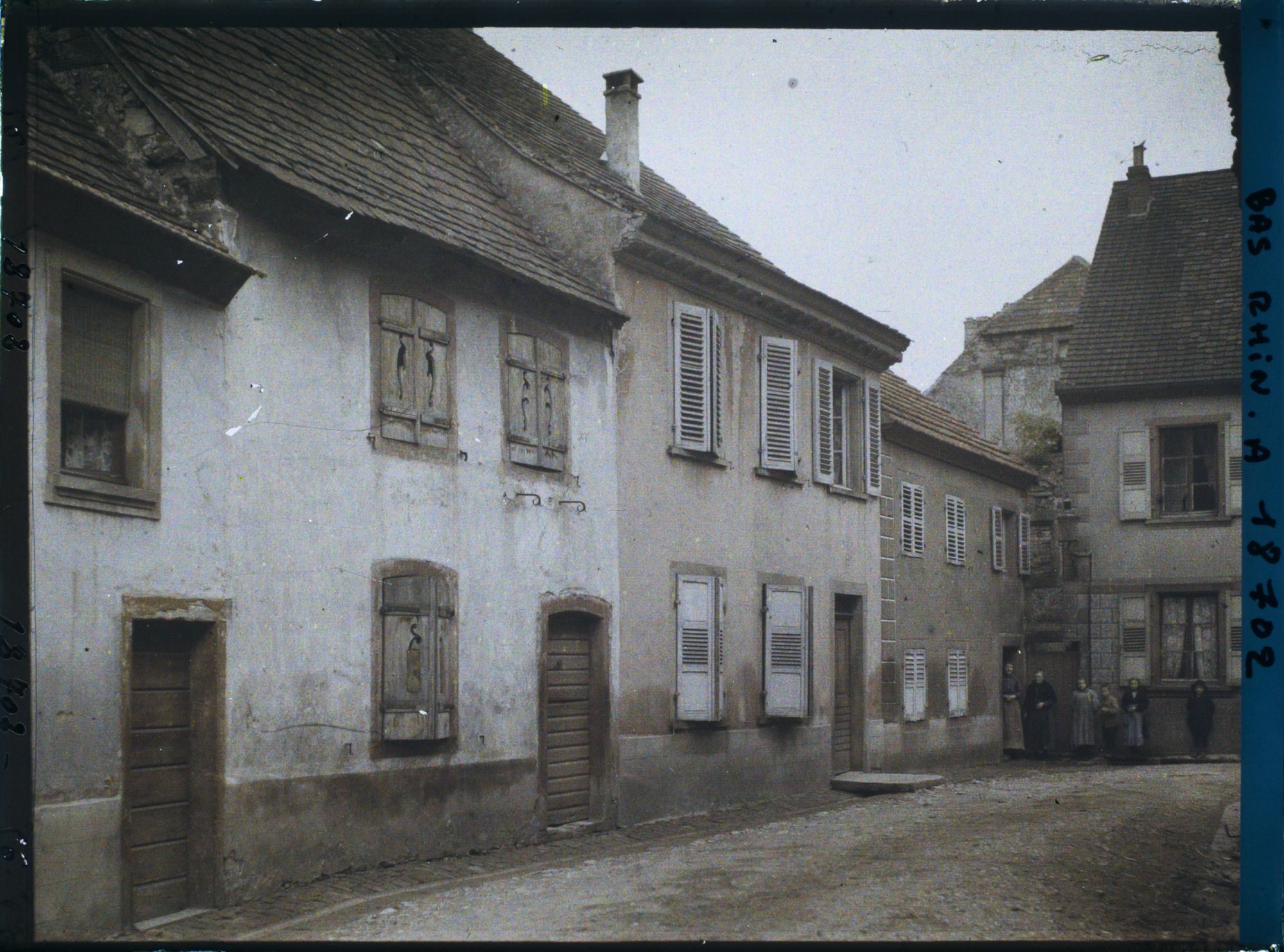 Image représentant France, Marmoutier, Maison rose où est mort l'instituteur Heinemann (vue de plus près)