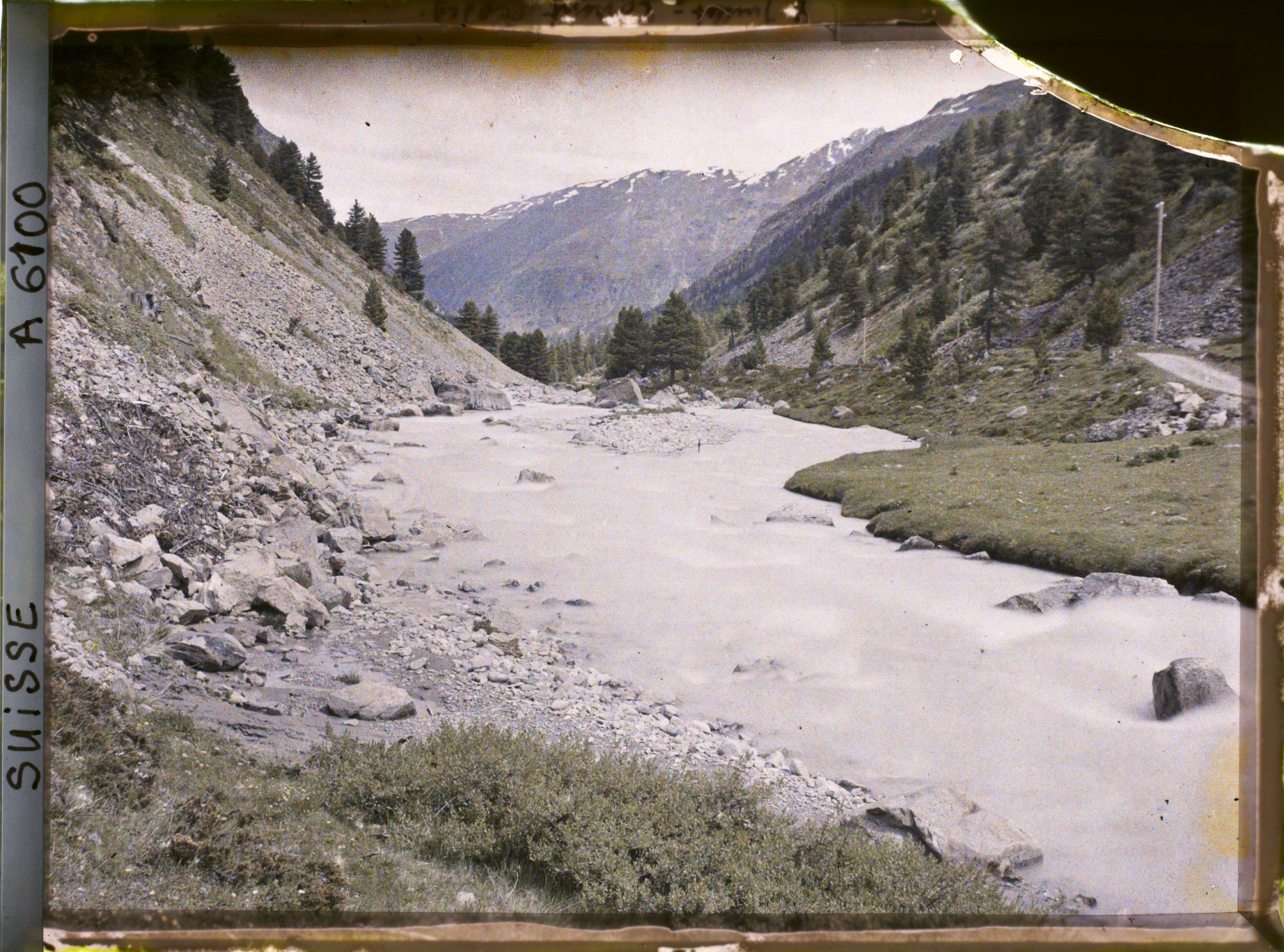 Image représentant La rivière Ova da Roseg dans la vallée de Roseg