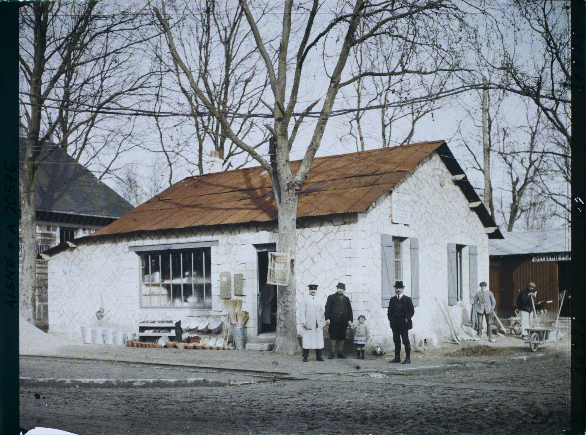 Image représentant France, Soissons, Un bazar