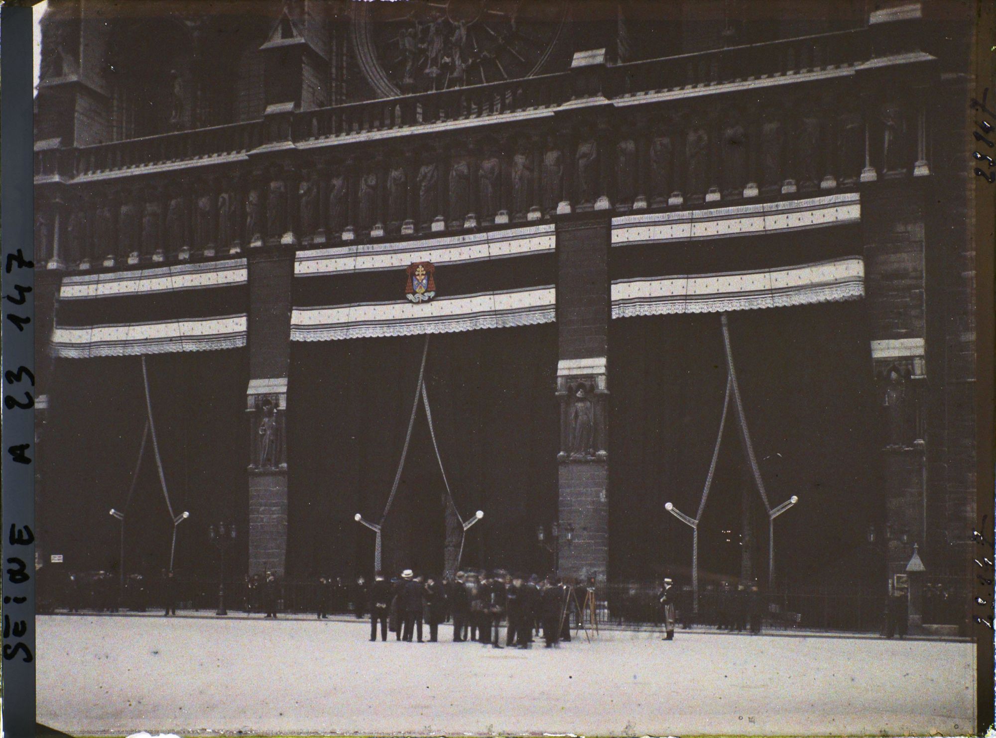 Image représentant Les funérailles de monseigneur Amette à la cathédrale de Notre-Dame