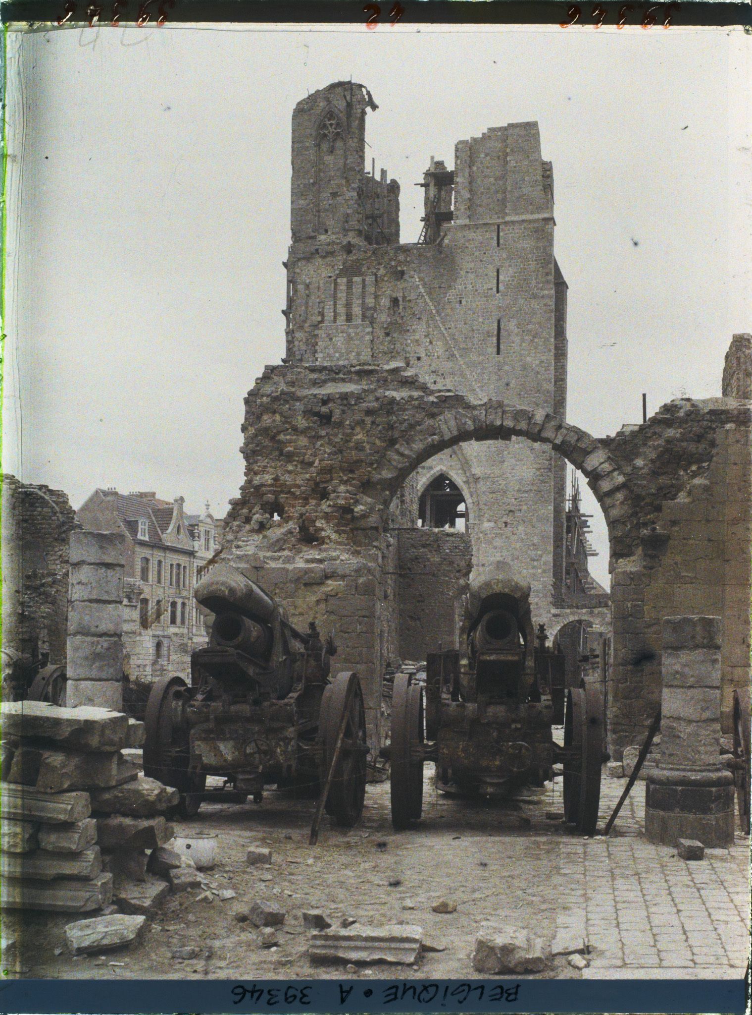Image représentant Belgique, Ypres, Ruines des Halles; Le Neuvemarck
