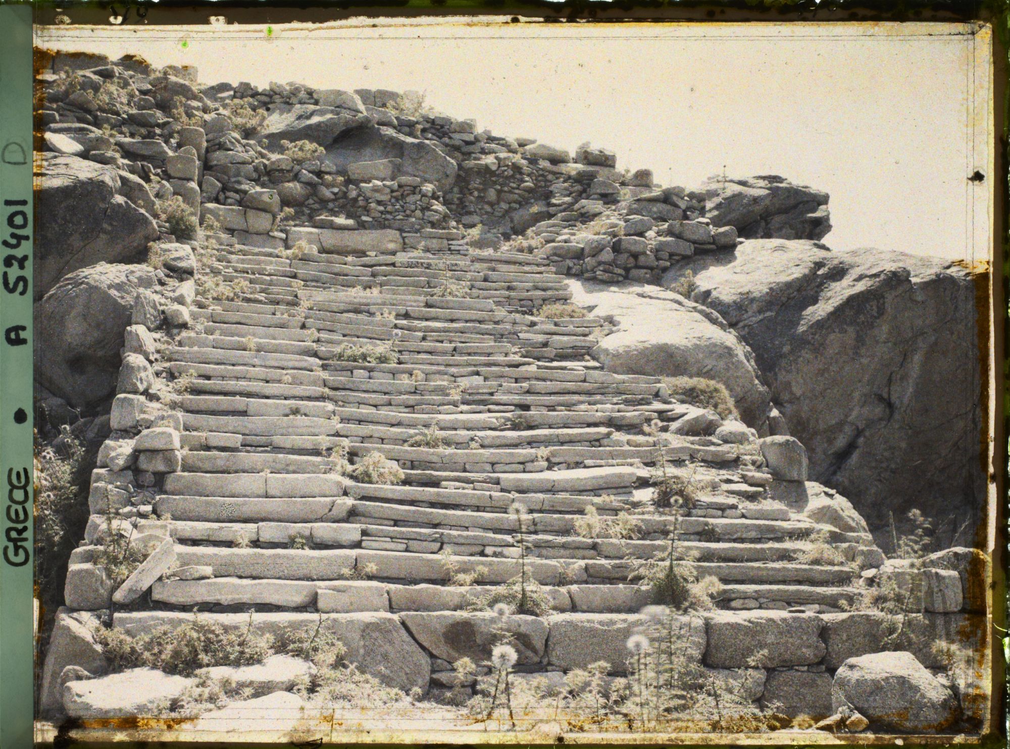 Image représentant L'escalier Conduisant au Sommet du Cynthe