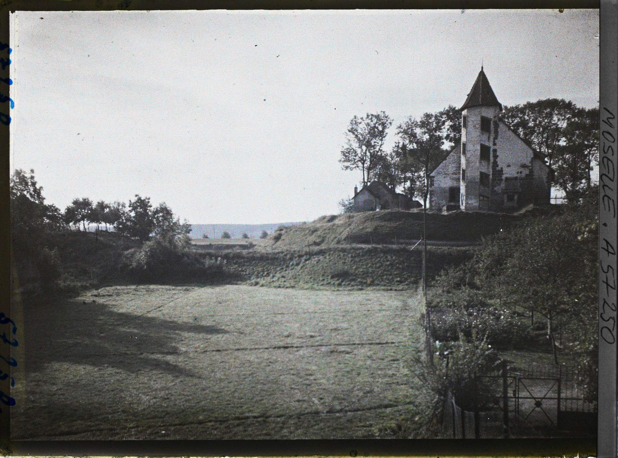 Image représentant Les anciennes fortifications