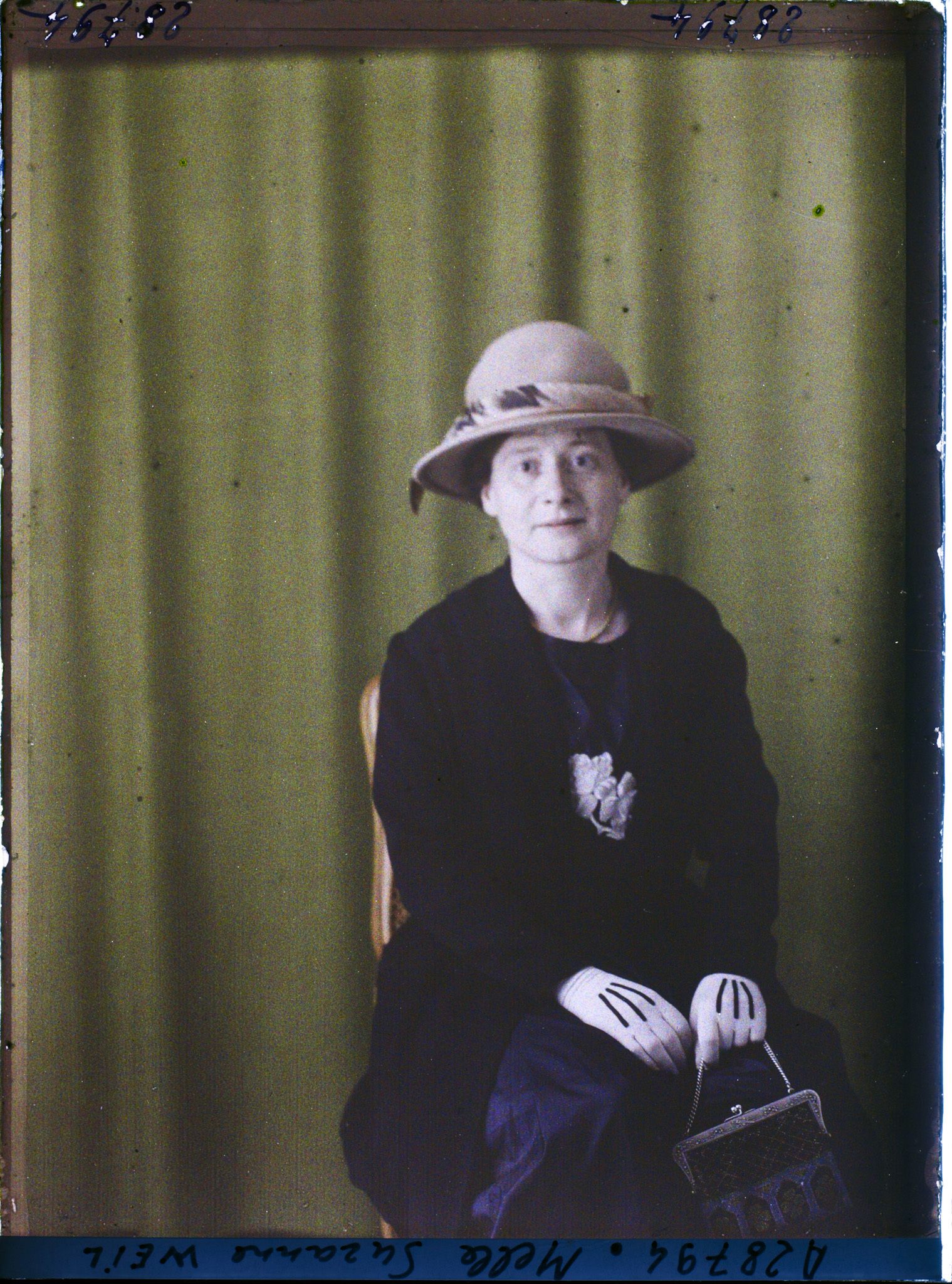 Image représentant Mademoiselle  https://musee-albert-kahn.s-museum.fr/home/NWQ2OTAwYzNmYjZlZTk1ZWQwODJmMjY4L2dlbmVyaWMtbm90aWNlLXRhYi9hdXRob3JpdHkvNjE3YTc5ZjVjZjhiODk2OGIzMzM3ZDIx/5d6900c3fb6ee95ed082f268/generic-notice-tab/authority/617a79ebcf8b8968b3337a08 Suzanne Weil