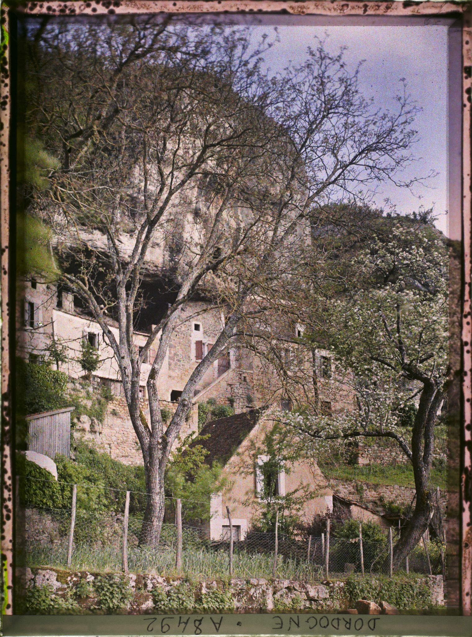 Image représentant France, Les Eyzies, Les Girauteaux une vue d'un autre point