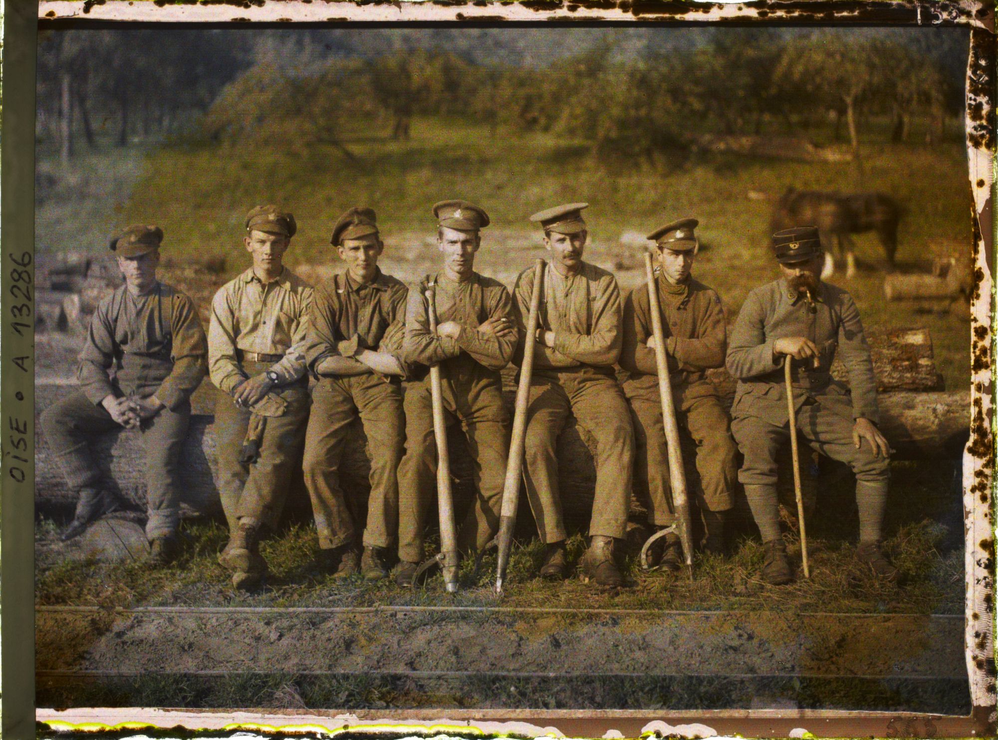 Image représentant France, Quesmy, Groupe de forestiers Canadiens