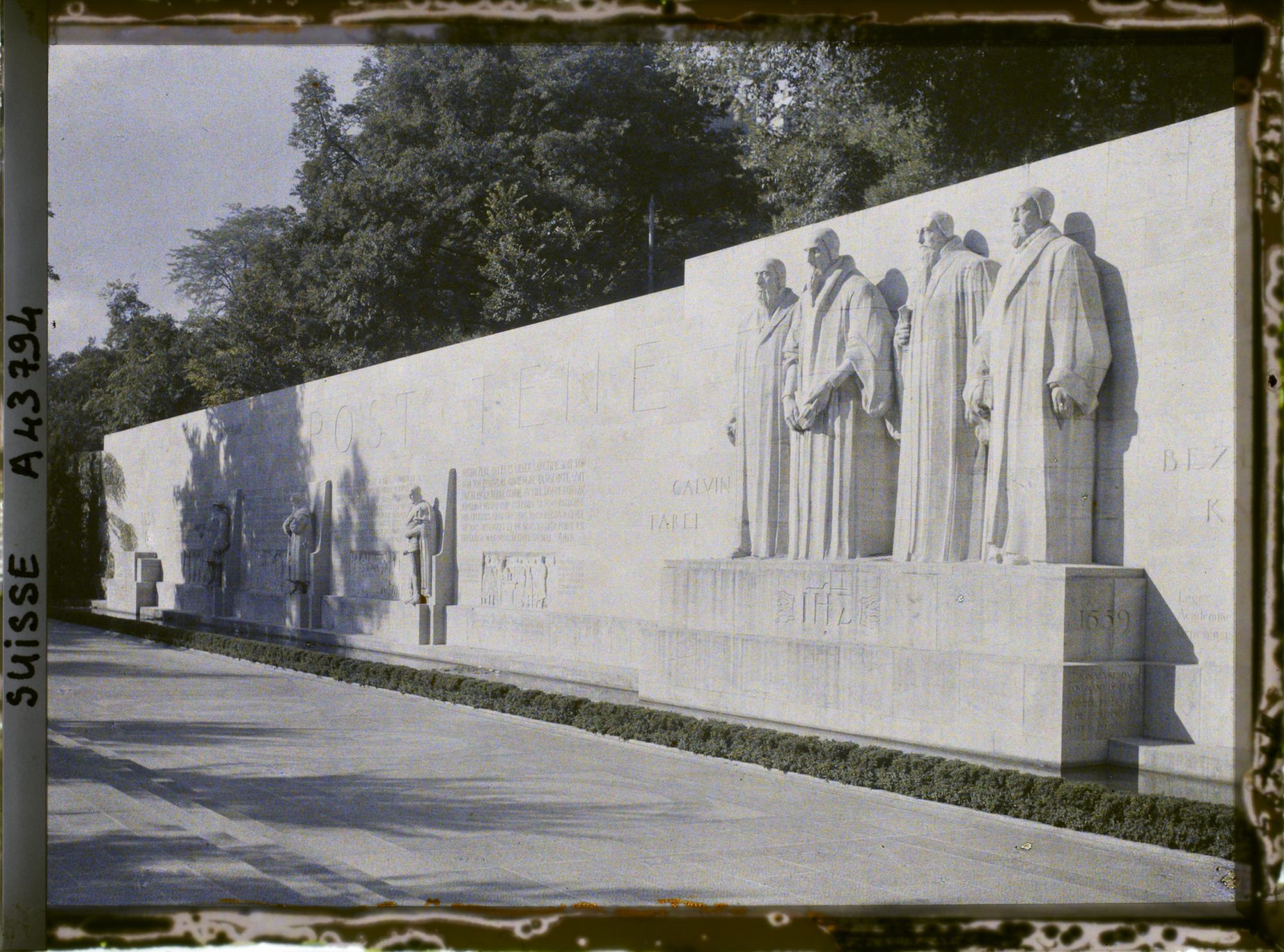 Image représentant Le Mur des Réformateurs dans le parc des Bastions