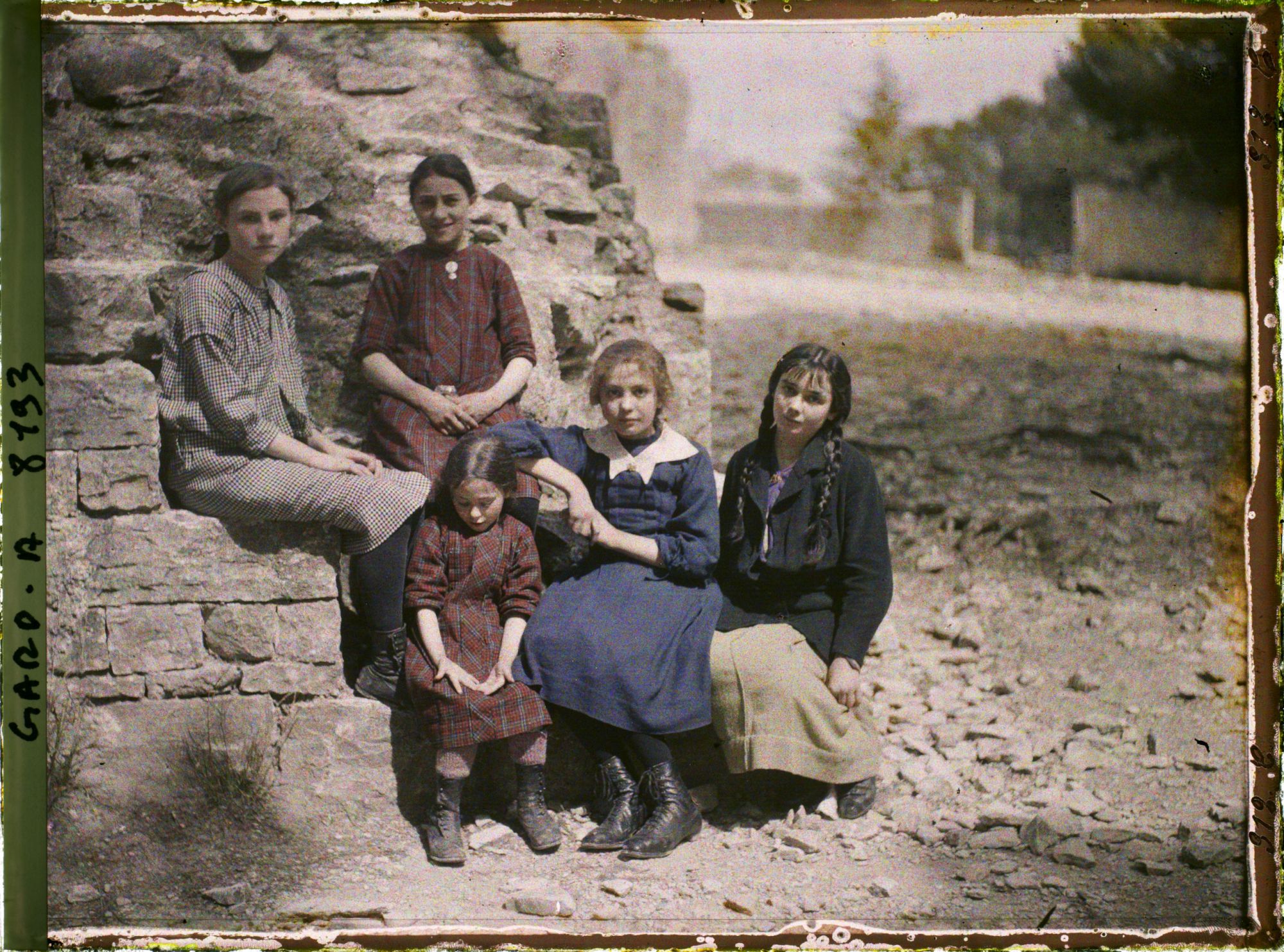 Image représentant Groupe de fillettes et jeunes filles