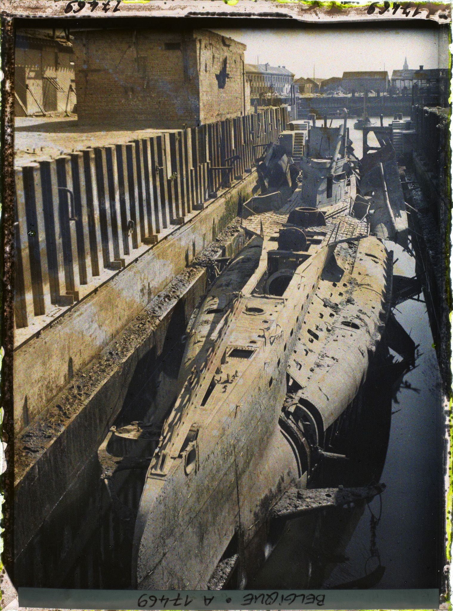 Image représentant Belgique, Ostende, Sous marin allemand dans sa Cale, le même, vue prise de l'avant
