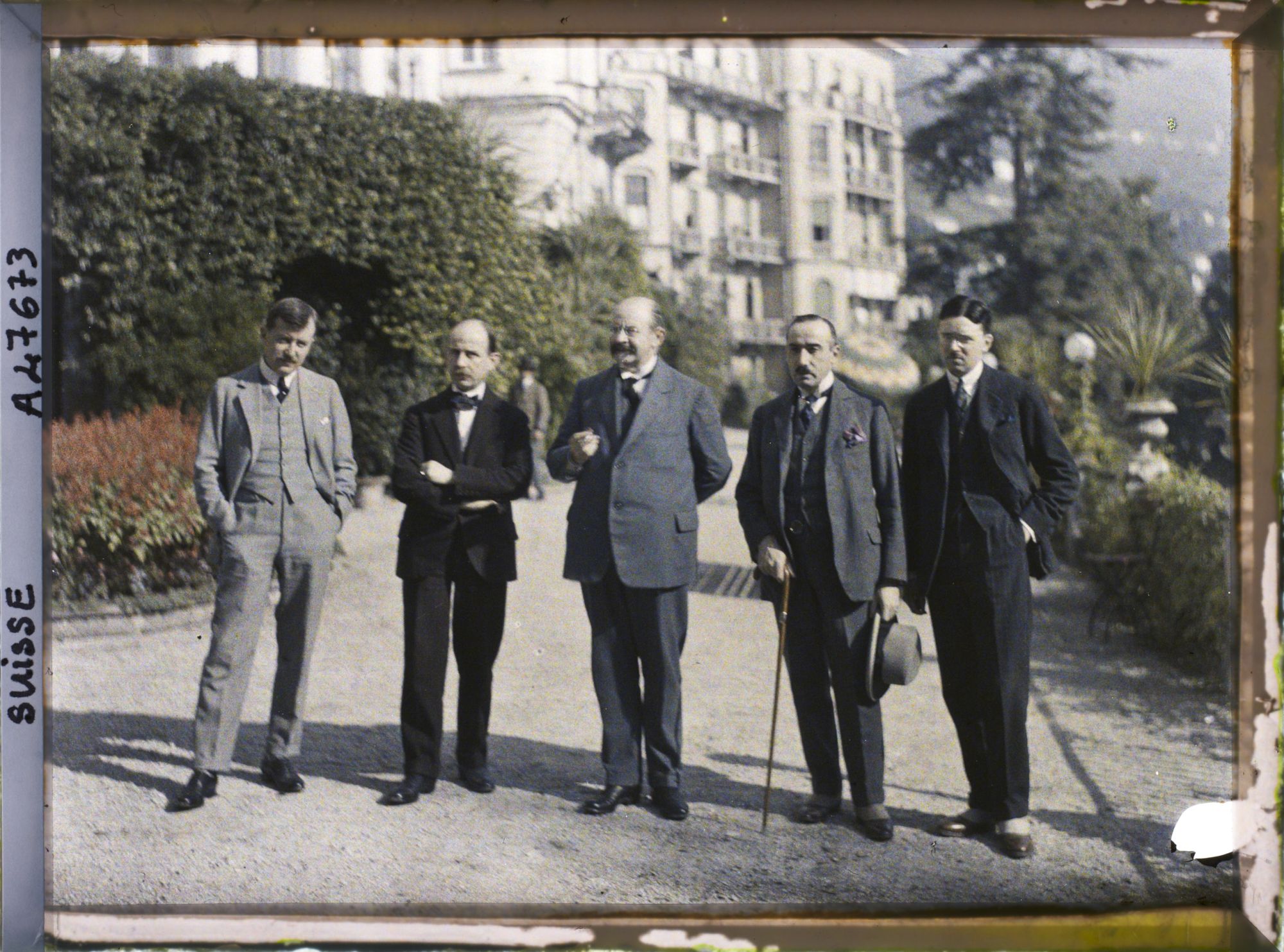 Image représentant Accords de Locarno, la délégation belge (de gauche à droite, Rolin, Ch. De Cet Marquis de Ruelle, Vandervelde Baron de Zuylen, personne non reconnue et Ferdinand du Chastel)