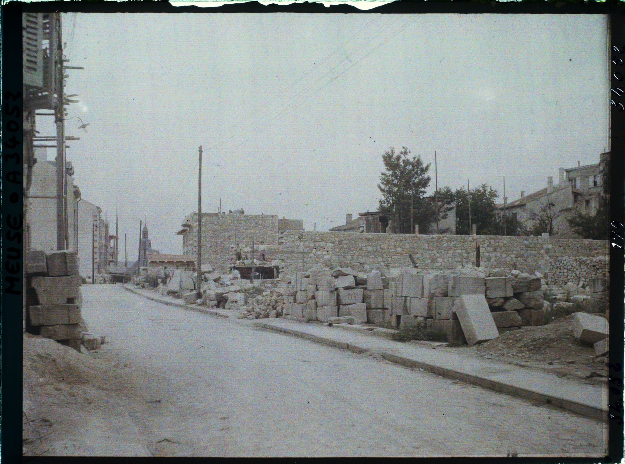 Image représentant France, Verdun, La rue Chevert en reconstruction, vue vers la Place d'Armes