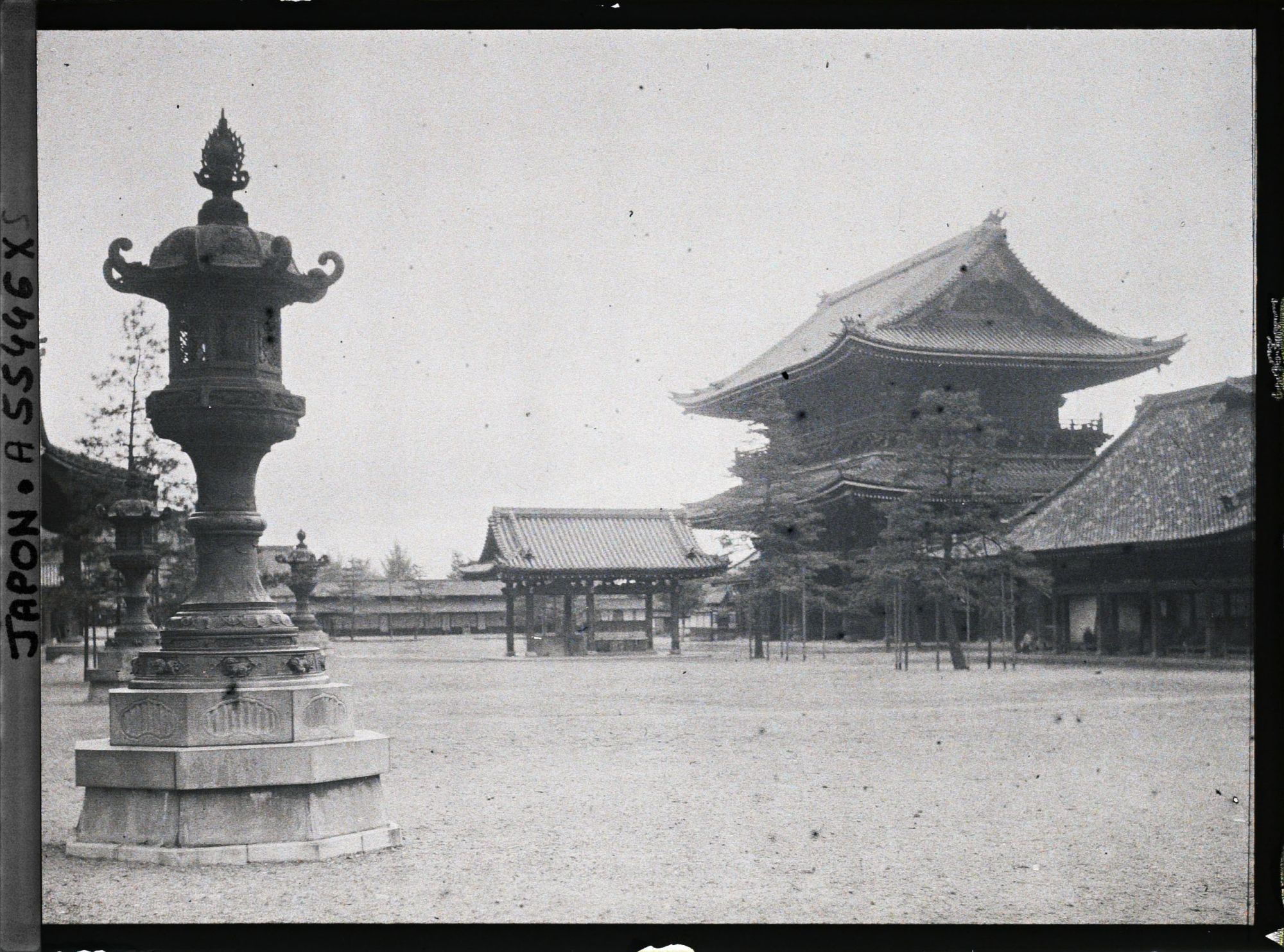 Image représentant Temple Higashi Honganji : la porte de la Salle du Fondateur (Goei-dô mon)