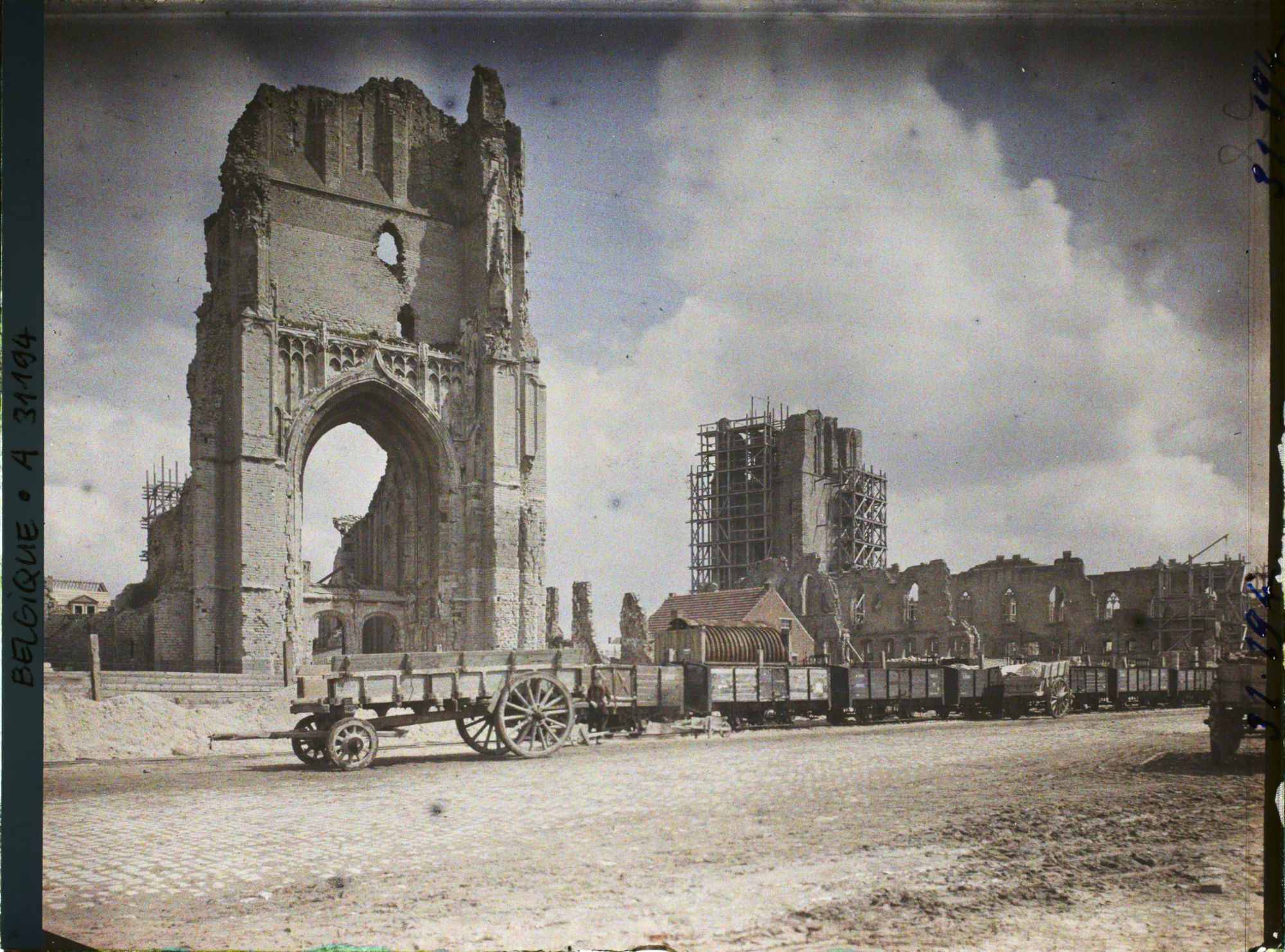 Image représentant Belgique, Ypres, Clocher de la Cathédrale St Martin et, au fond, les Halles