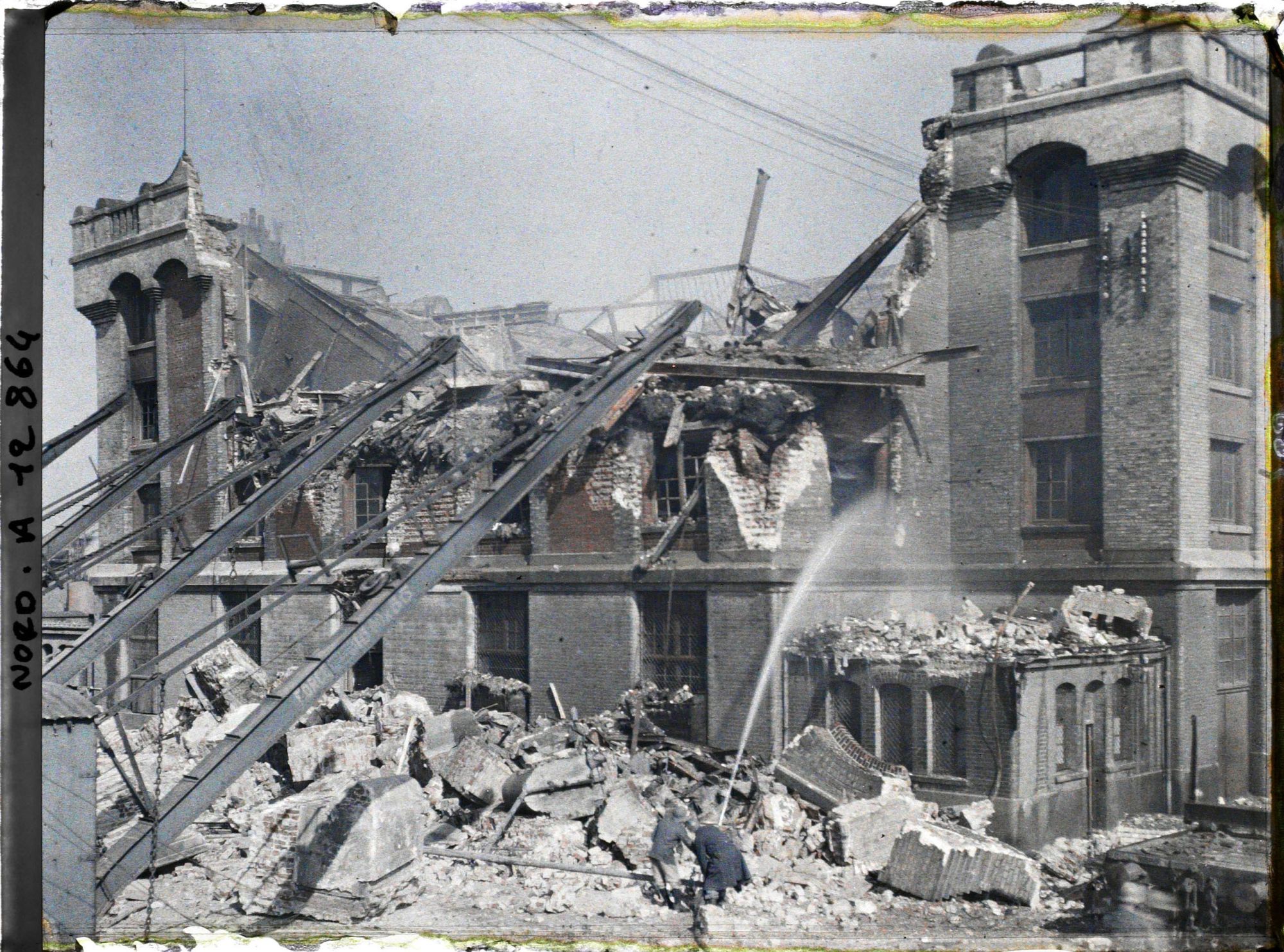 Image représentant France, Dunkerque, Bombardement des 2 - 3 - Septe - Entrepôt de laines