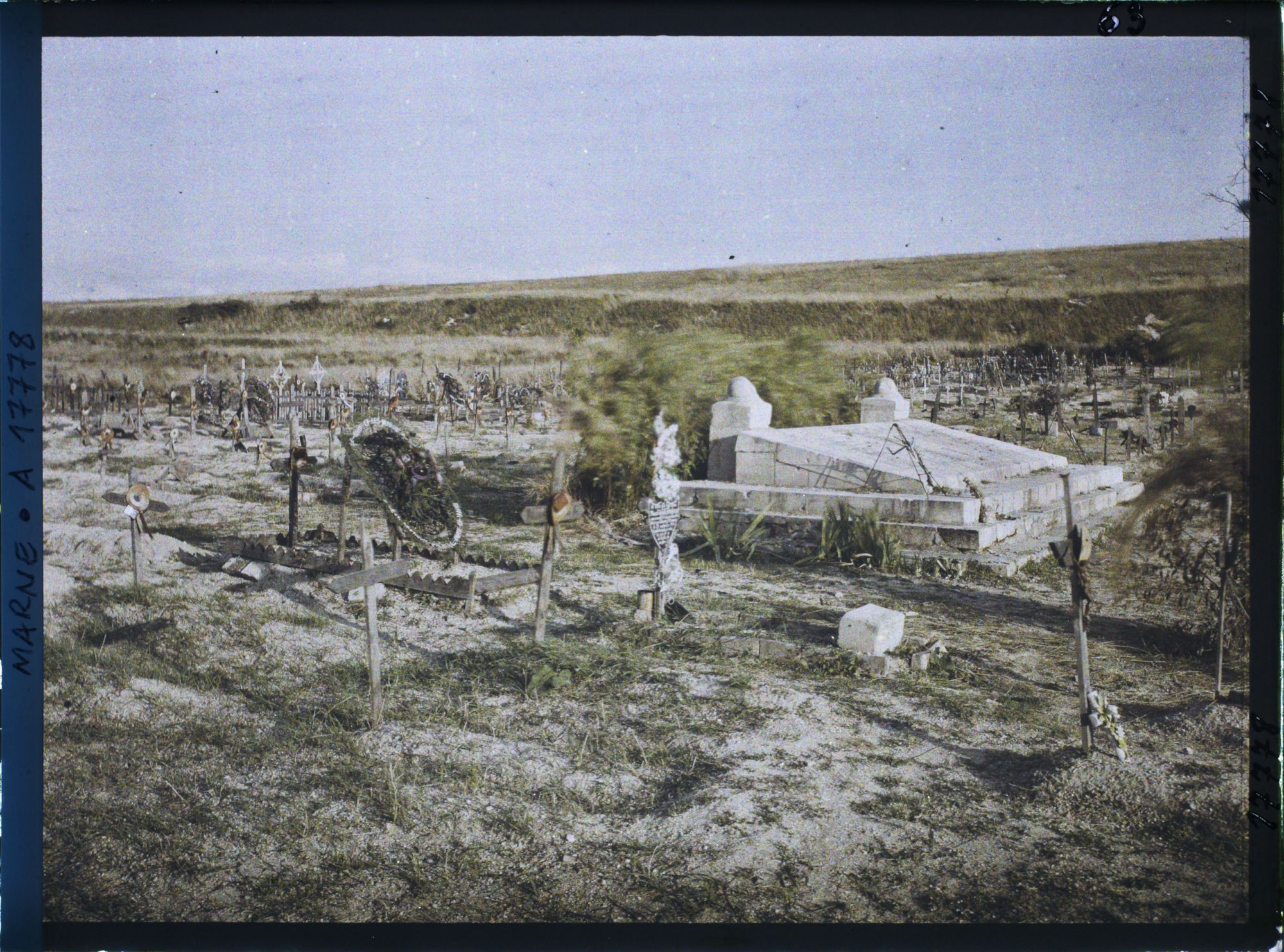 Image représentant France, Mesnil les Hurlus, Le Mesnil-les-Hurlus : le Cimetière