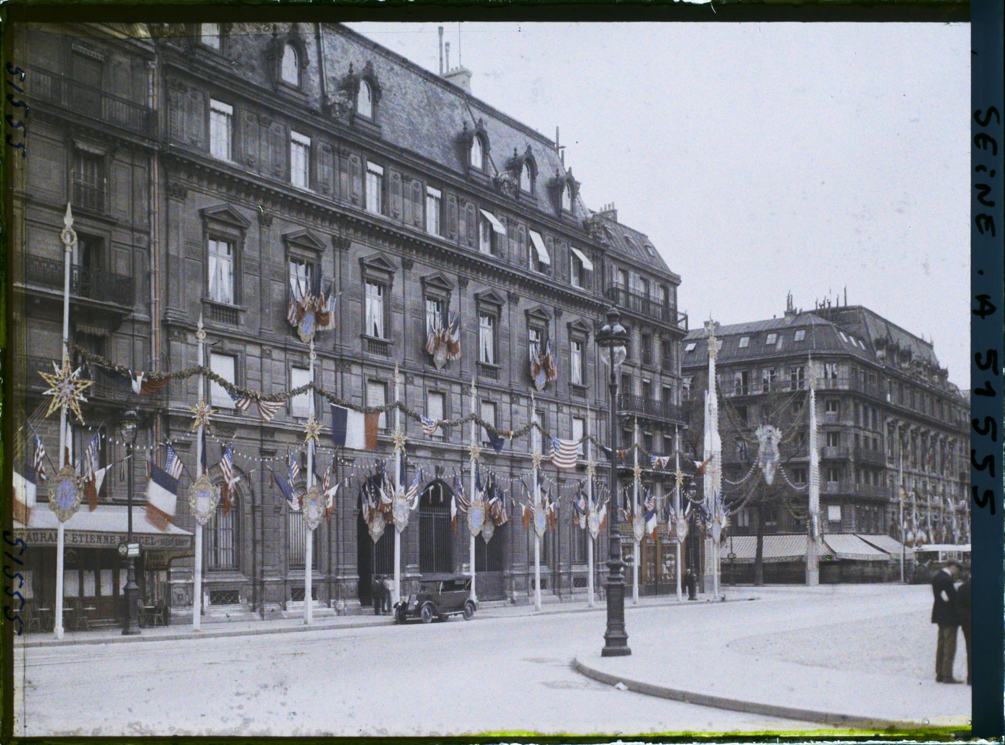 Image représentant Décorations place de l'Hôtel-de-Ville pour le 9ème congrès de la Légion Américaine (American Legion)
