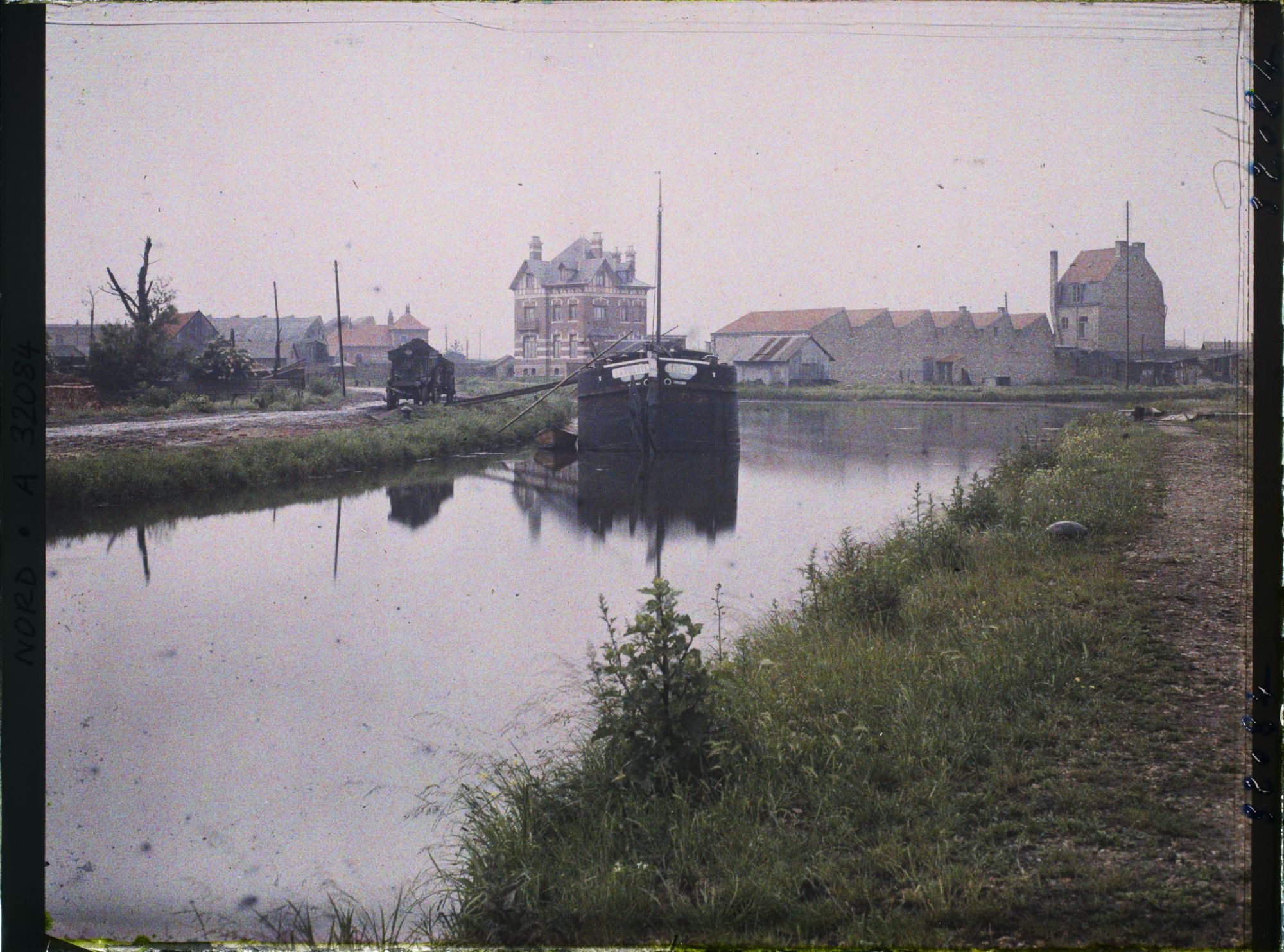 Image représentant France, Merville, Une vue le long du Canal de la Lys