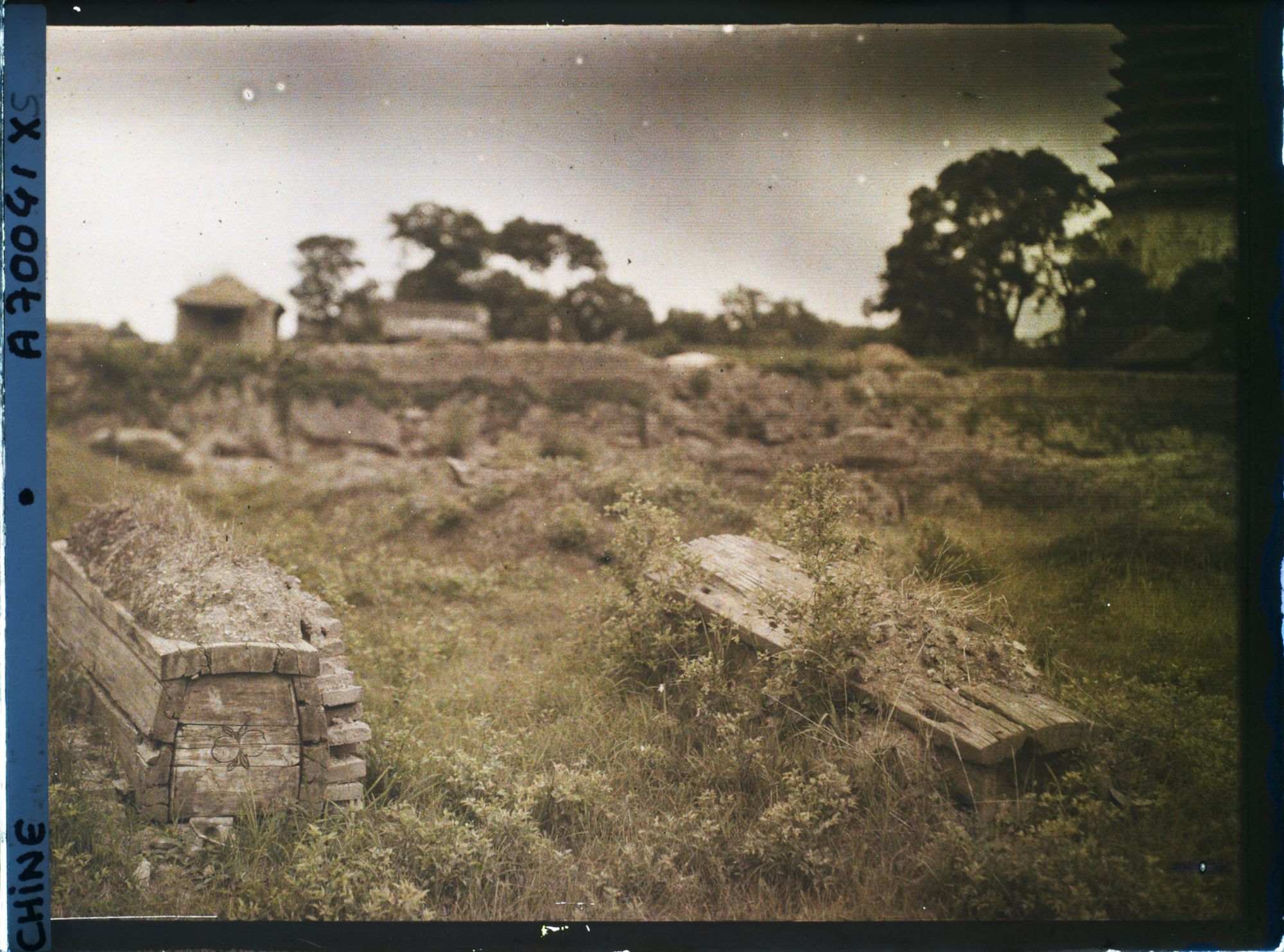 Image représentant Un cimetière jouxtant Tianningsi (" monastère de la Tranquillité Céleste ")