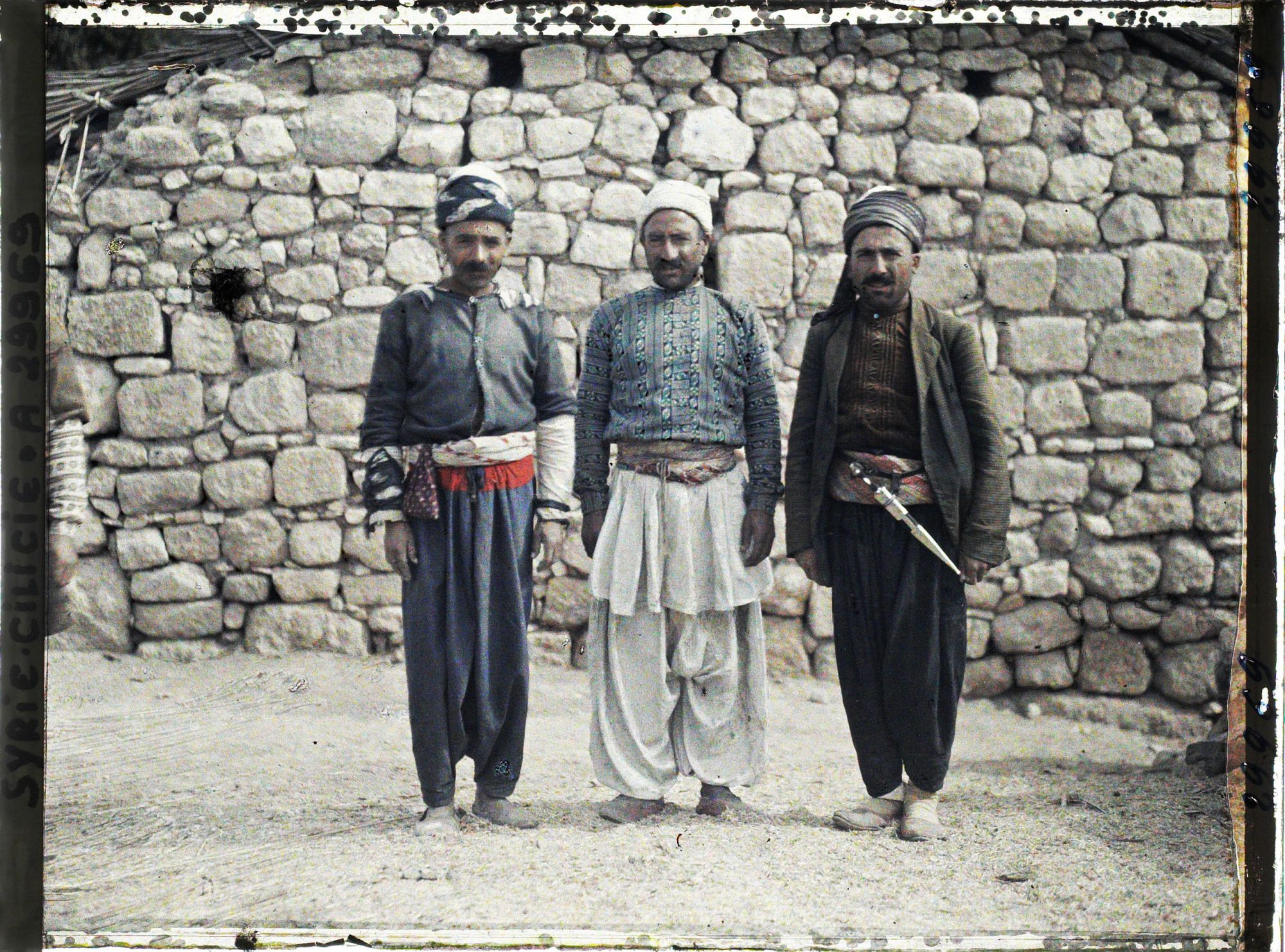Image représentant Trois habitants kurdes