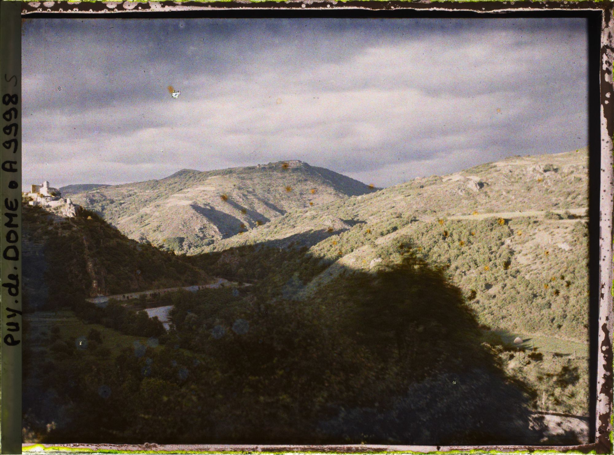 Image représentant France, Vallée de l'Allier Effets de lumière au Soleil Couchant, Vallée de la Couze
