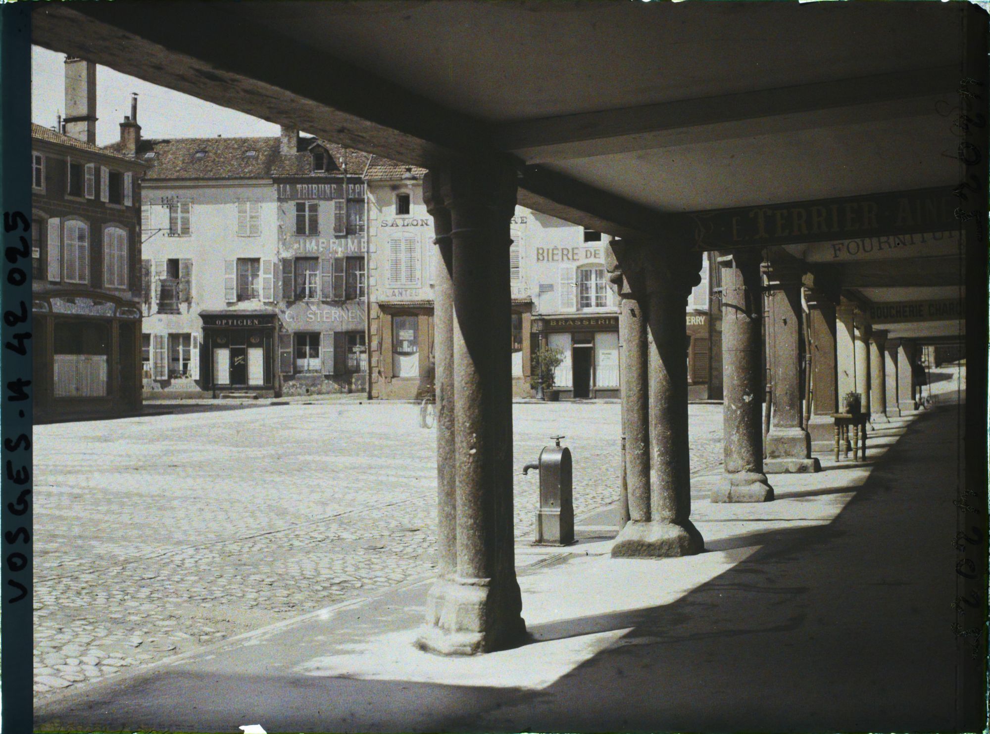 Image représentant France, St Dié, Les Arcades de la place Jules Ferry