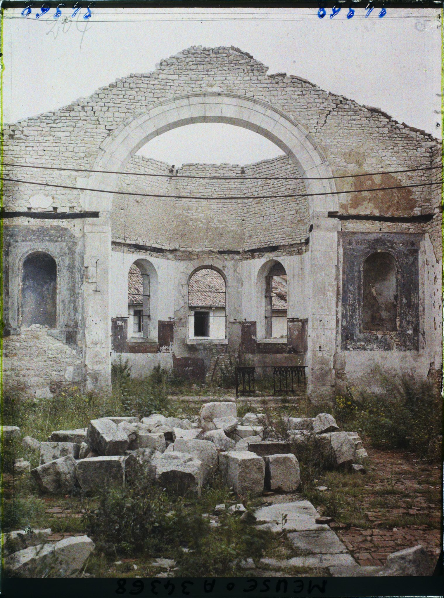 Image représentant France, Billy sous les Côtes, Intérieur de l'Eglise vers le Choeur