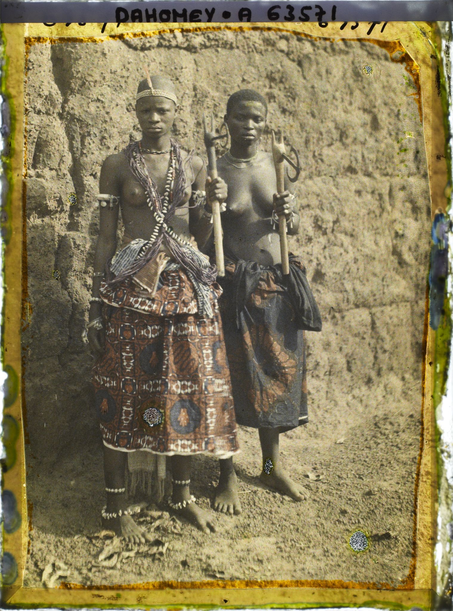 Image représentant Deux féticheuses du Tonnerre ou Hèbiôssô