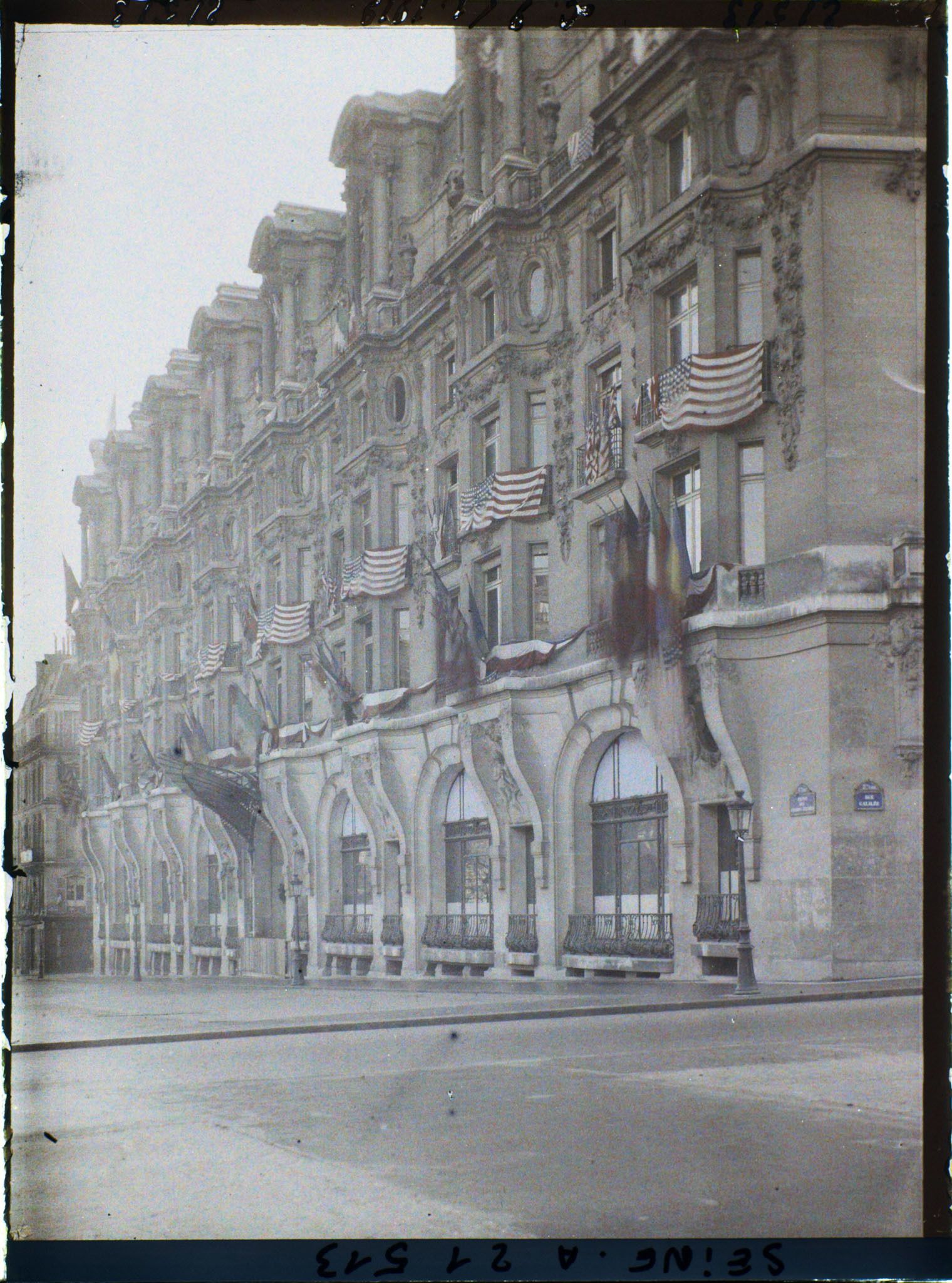 Image représentant L'hôtel Elysée-Palace au 103 avenue des Champs-Elysées, à l'angle de la rue Galilée