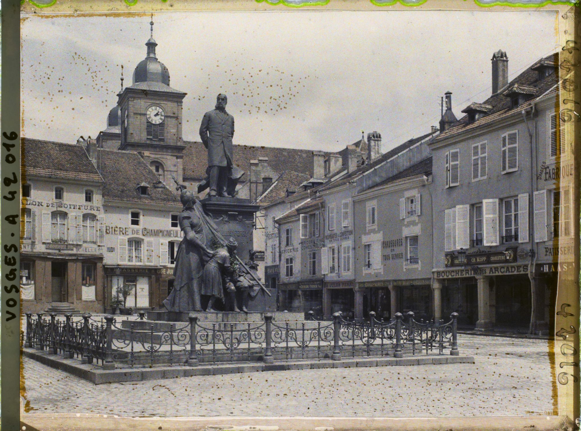 Image représentant France, St Dié, Place et Statue de Jules Ferry