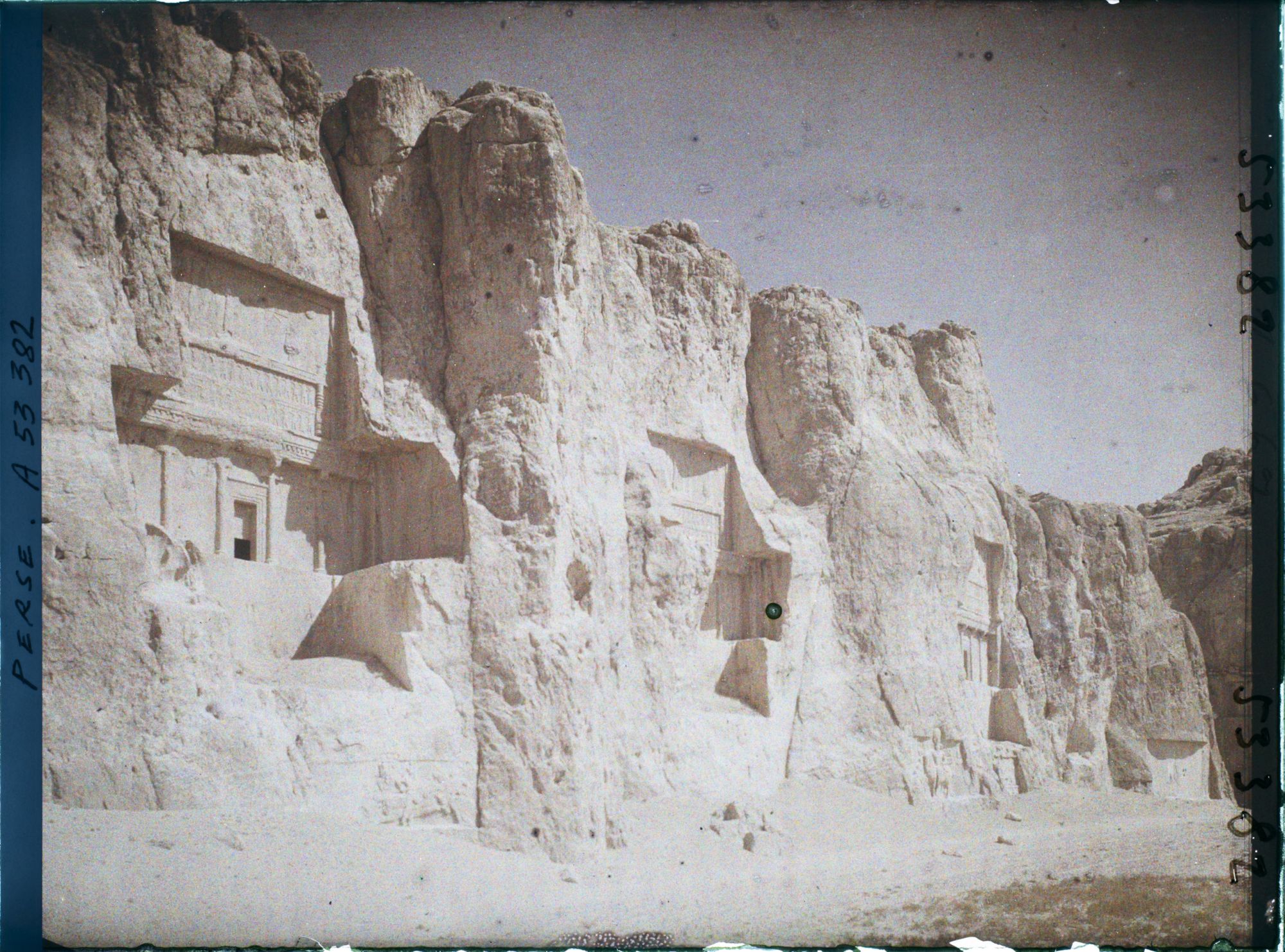 Image représentant Ensemble de tombeaux des souverains achéménides et bas-reliefs sassanides