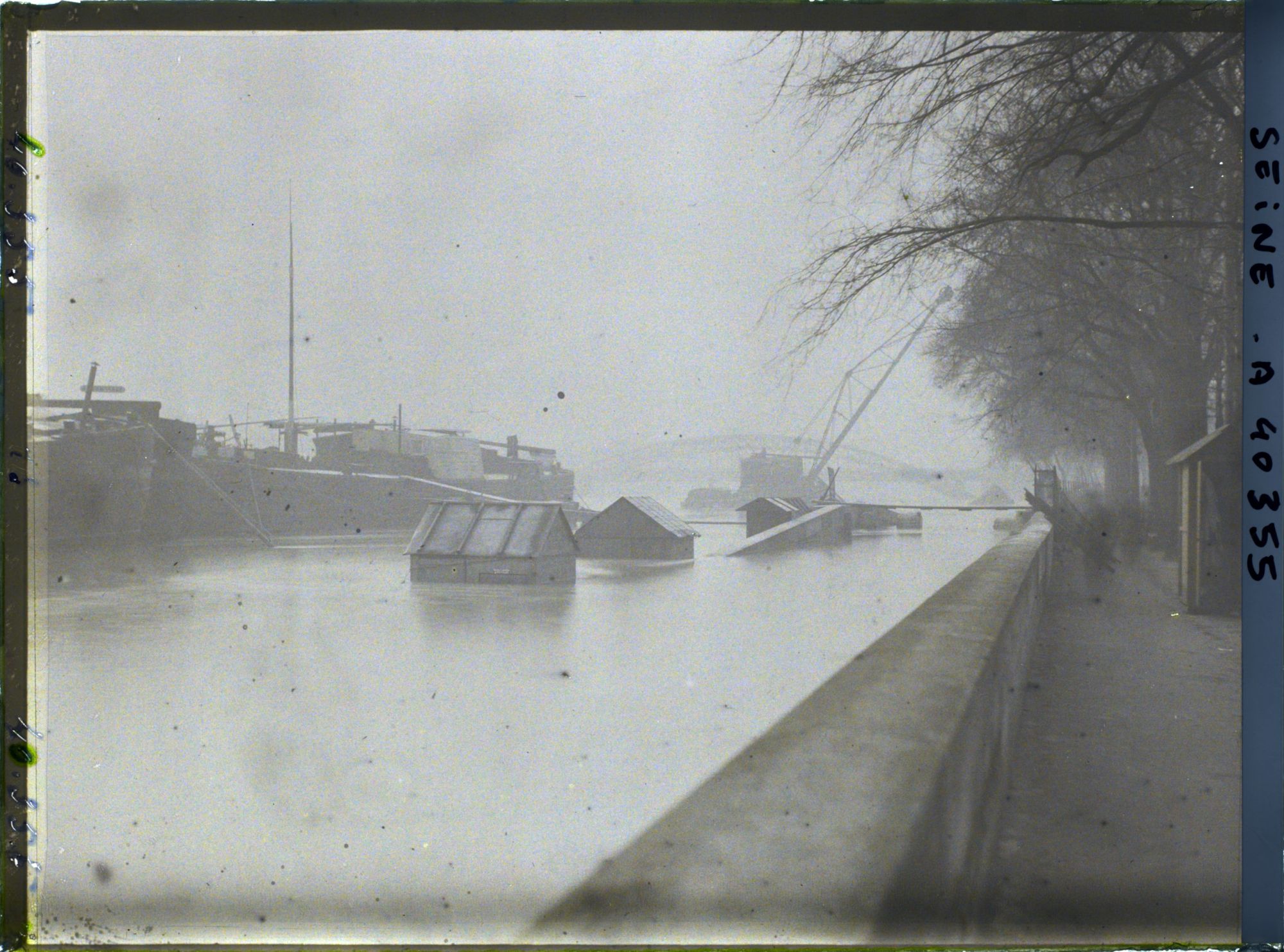 Image représentant Le port de Passy depuis l'île aux Cygnes