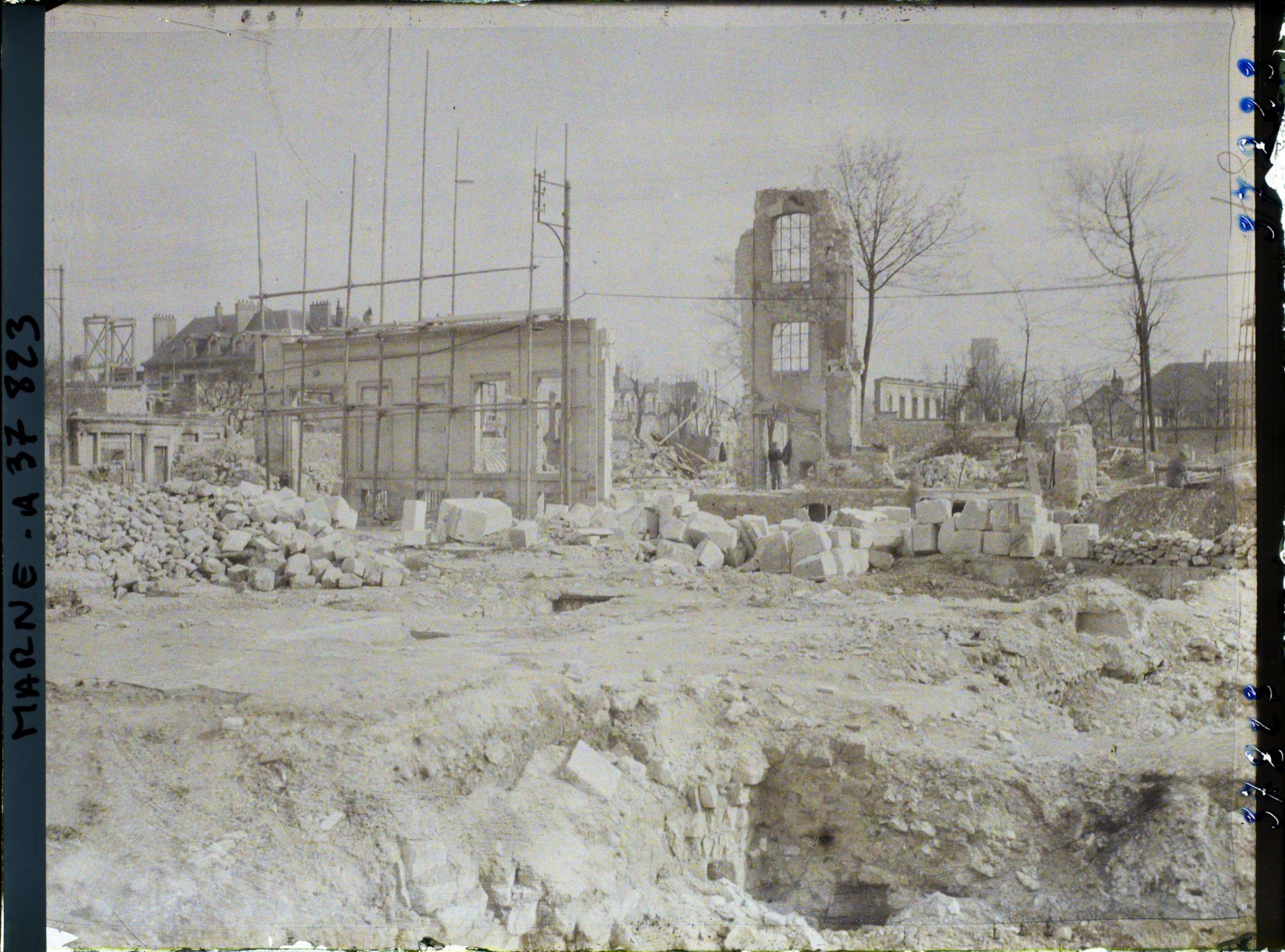 Image représentant France, Reims, Reconstructions derrière la Cathédrale