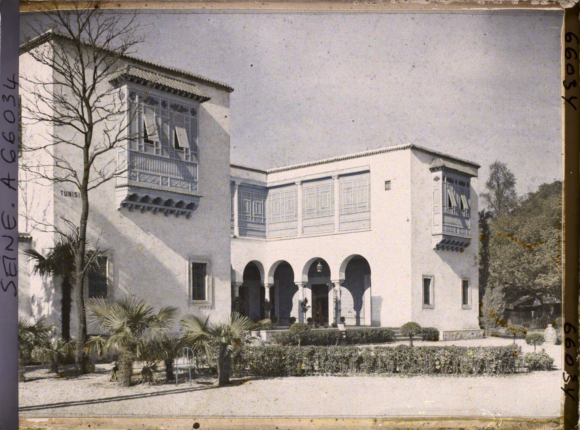 Image représentant L'Exposition Coloniale Internationale de 1931, le pavillon de la Tunisie