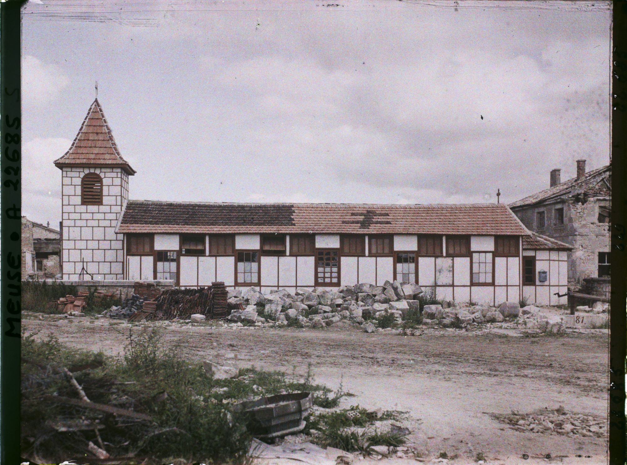 Image représentant France, Les Paroches, La nouvelle Eglise
