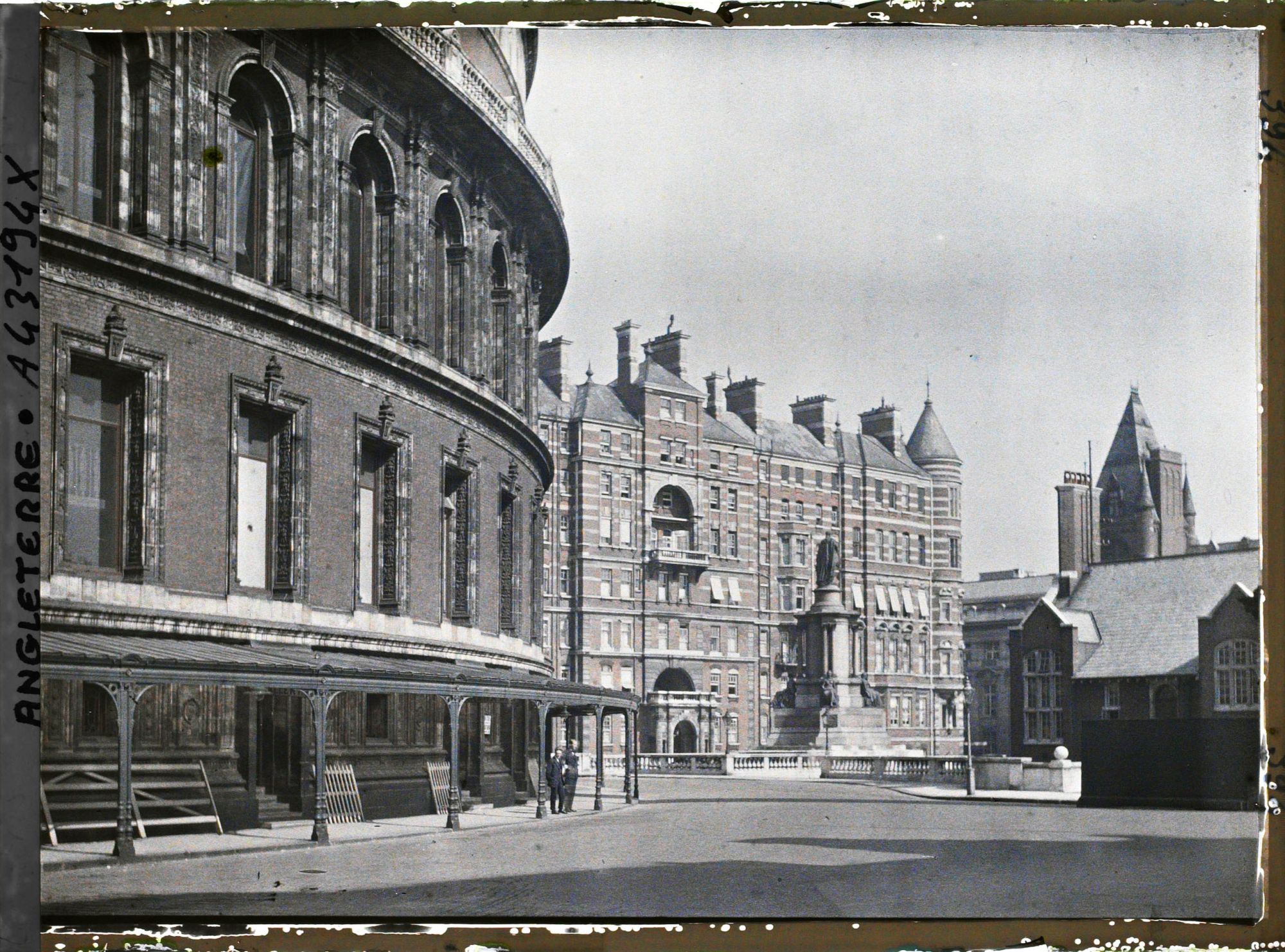 Image représentant Les abords d'Albert Hall